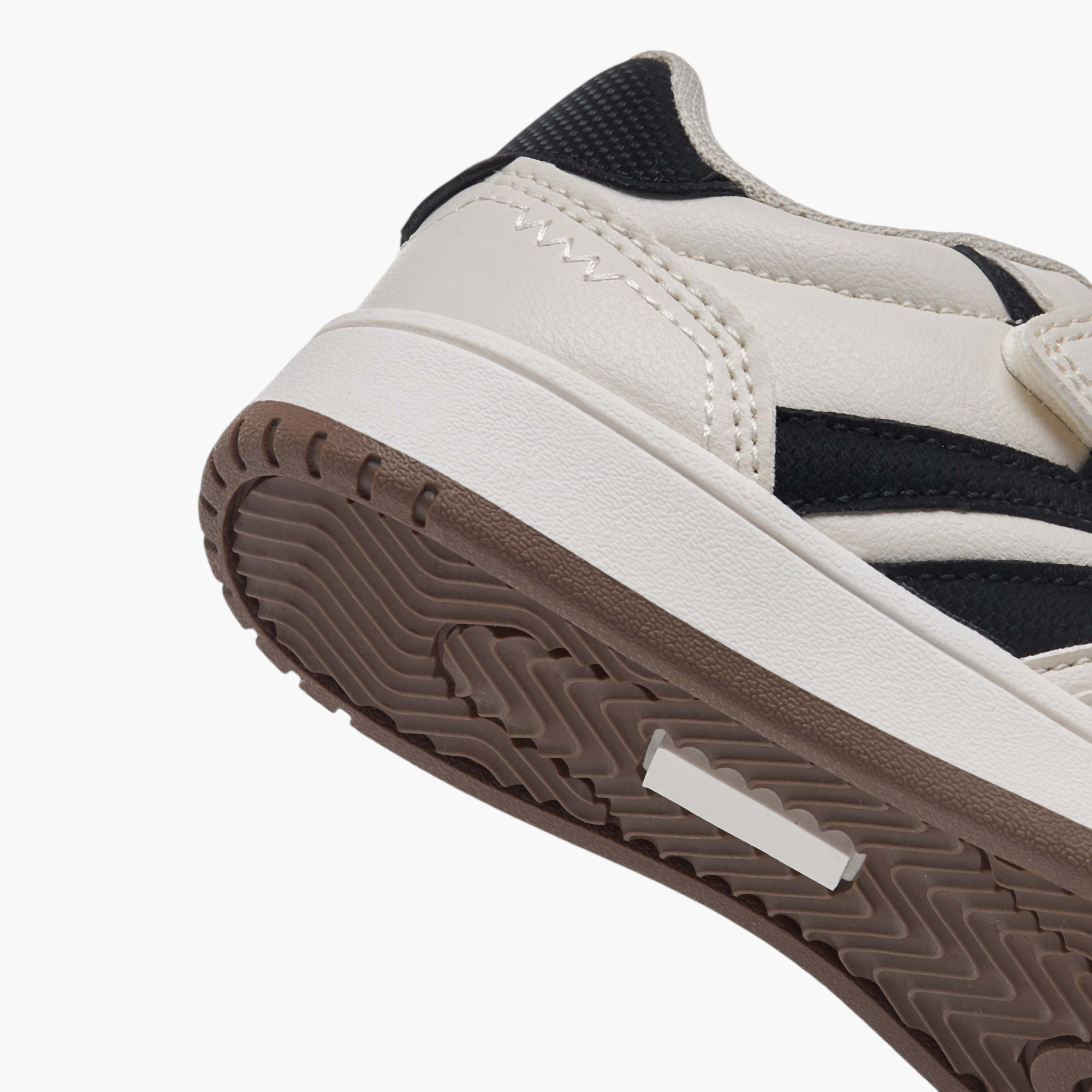 تسوق حذاء سنيكرز بشريط إغلاق لاصق من جونيورز اون لاين سنتربوينت