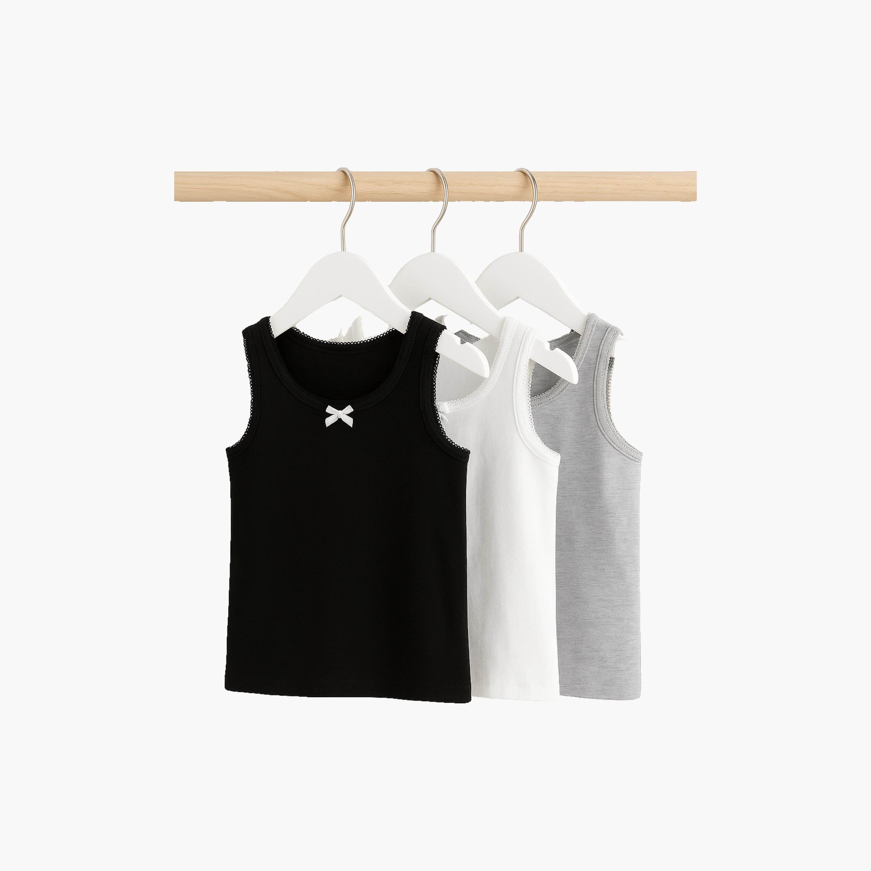 مجموعة من 3 قطع من الفانيلات الداخلية القطنية بألوان محايدة من فيكتور آند جين-girls-clothing-innerwear-vests-image-1