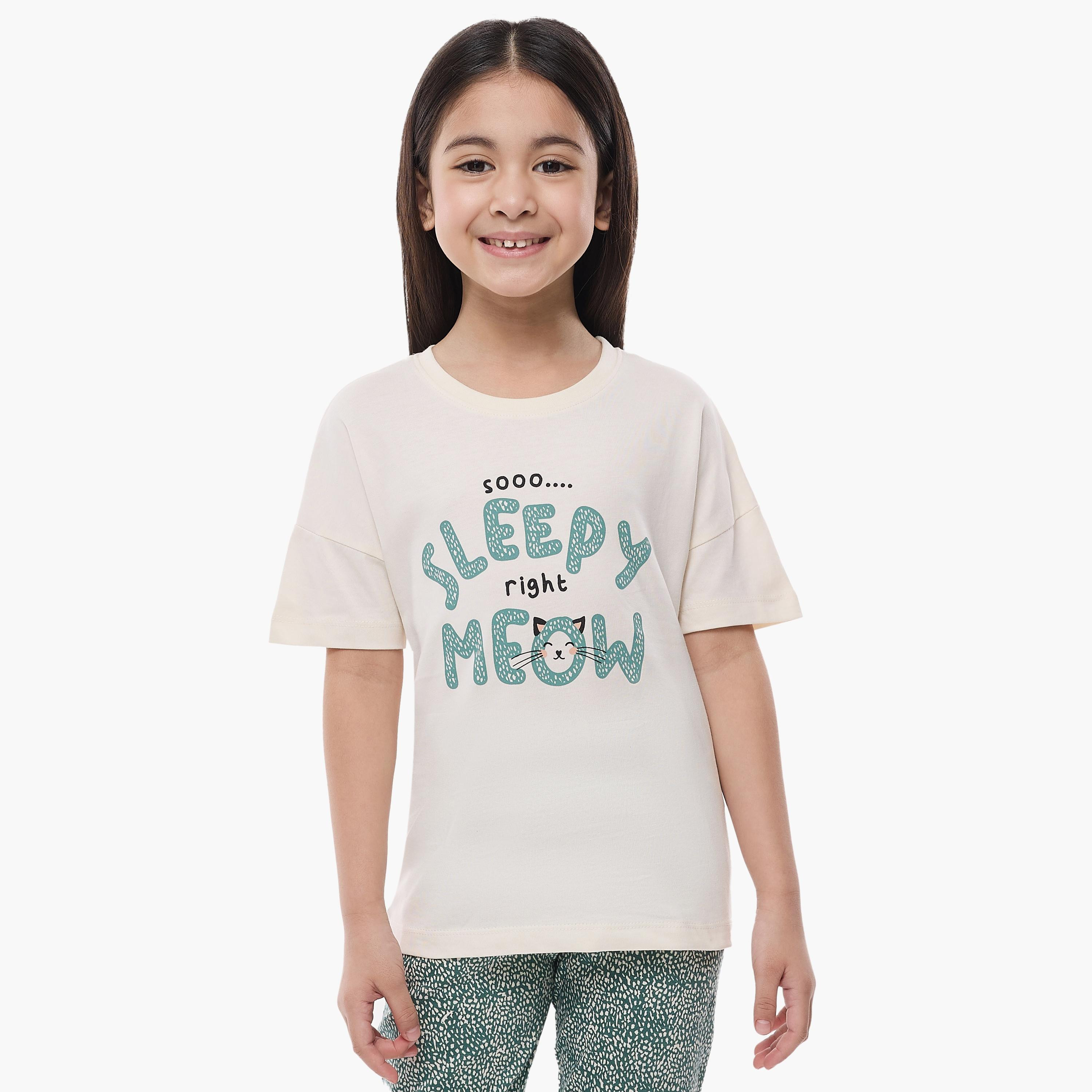 تي شيرت مطبوع بأكمام قصيرة مع بيجاما من قطعتين من فيكتور اند جين-girls-clothing-nightwear-image-3