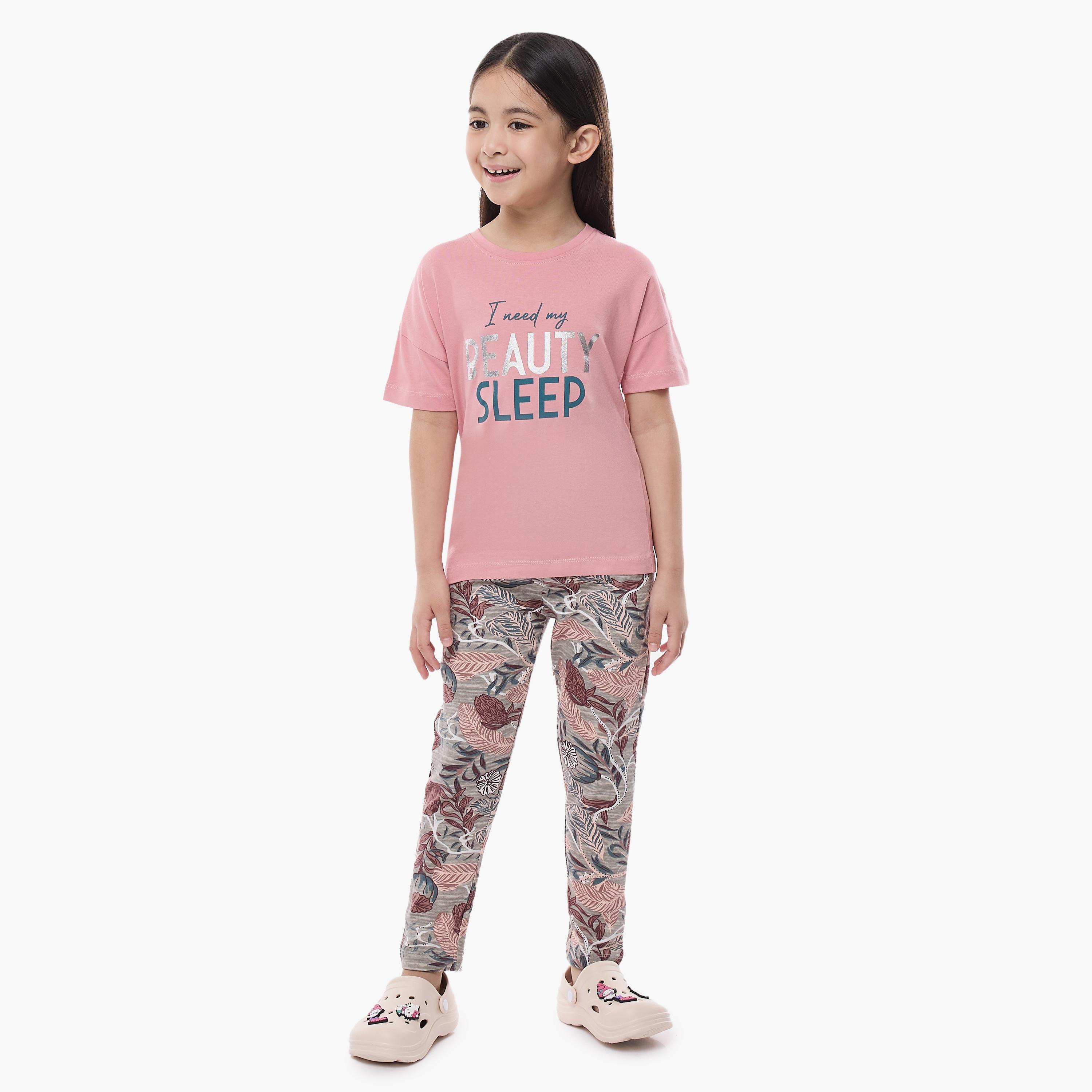 تي شيرت مطبوع بأكمام قصيرة مع بيجاما من قطعتين من فيكتور اند جين-baby-girls-clothing-nightwear-pyjamasets-image-1