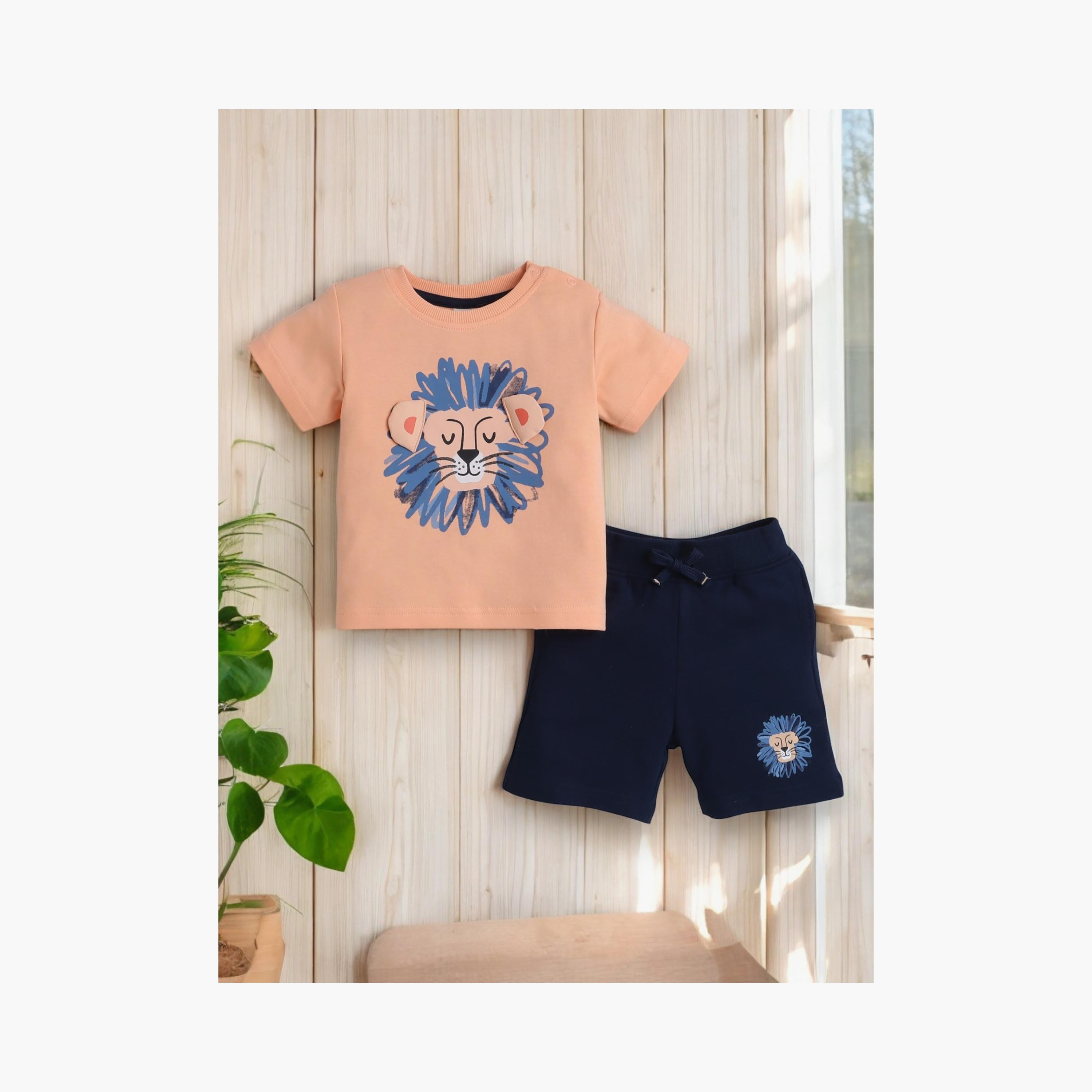 تي شيرت مطبوع بأكمام قصيرة مع شورت من قطعتين من فيكتور اند جين-baby-boys-clothing-setsandcoords-image-7