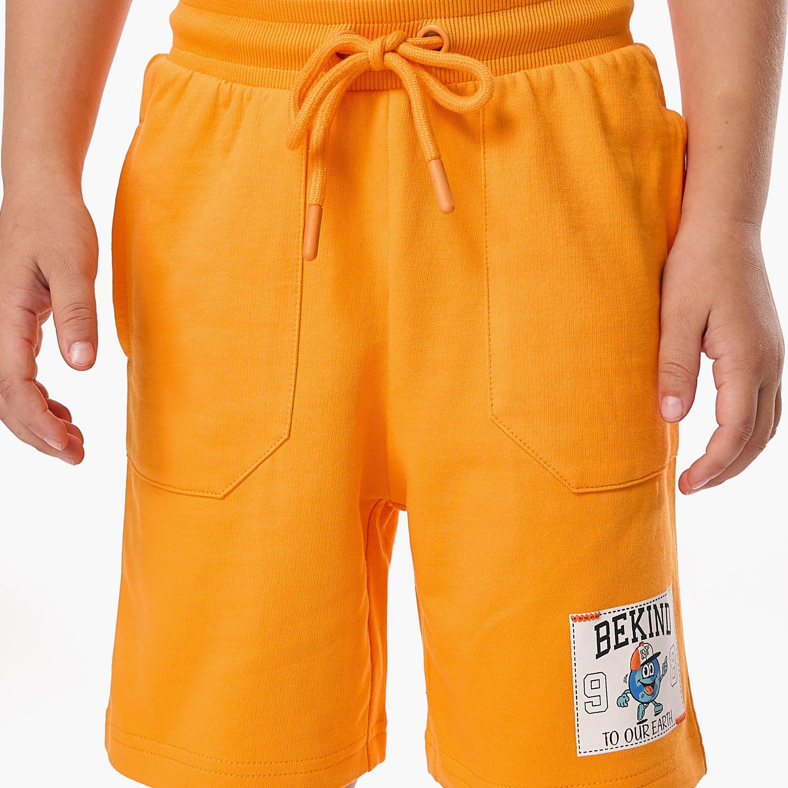 تي شيرت مطبوع بأكمام قصيرة مع شورت من قطعتين من فيكتور اند جين-baby-boys-clothing-setsandcoords-image-7