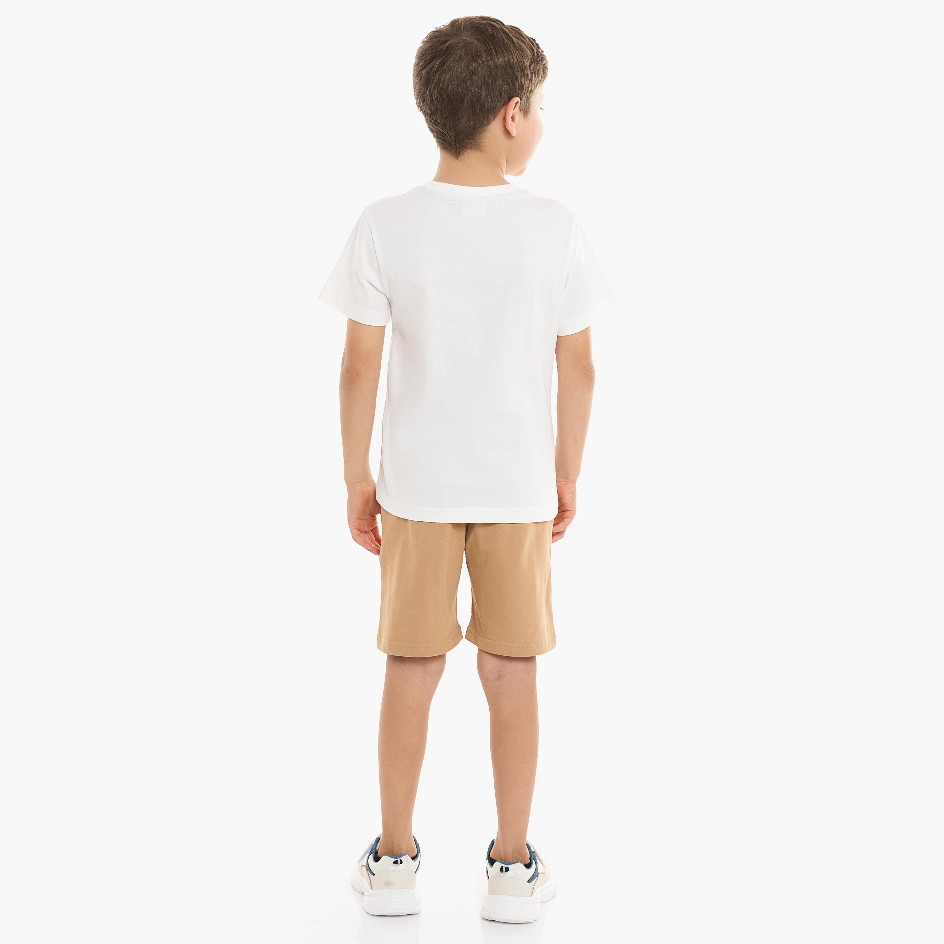 تي شيرت مطبوع بأكمام قصيرة مع شورت من قطعتين من فيكتور اند جين-boys-clothing-setsandcoords-image-4