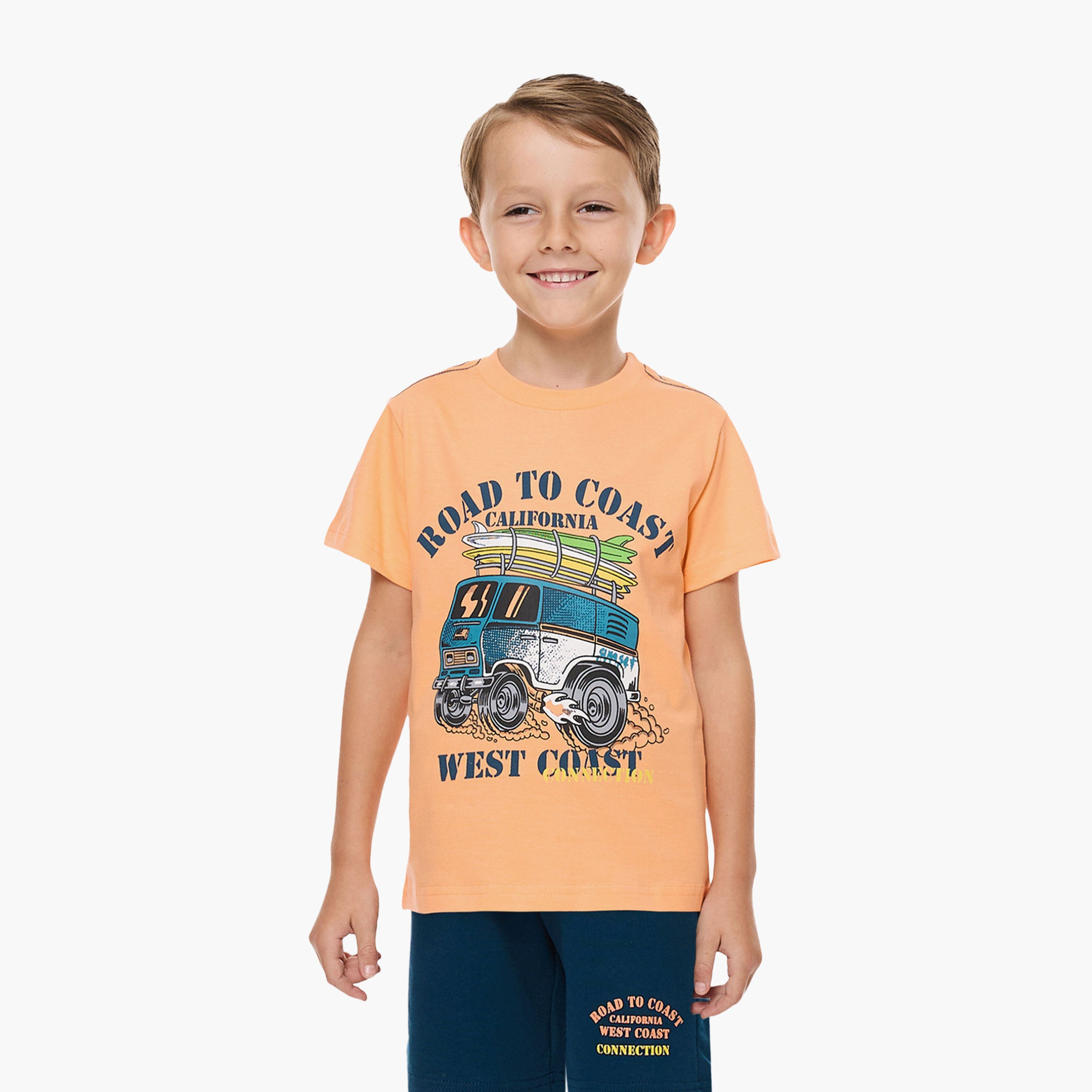 طقم تي شيرت وشورت بطبعة شعار "الطريق إلى الساحل" من فيكتور آند جين - مرجاني وأزرق-boys-clothing-setsandcoords-image-3