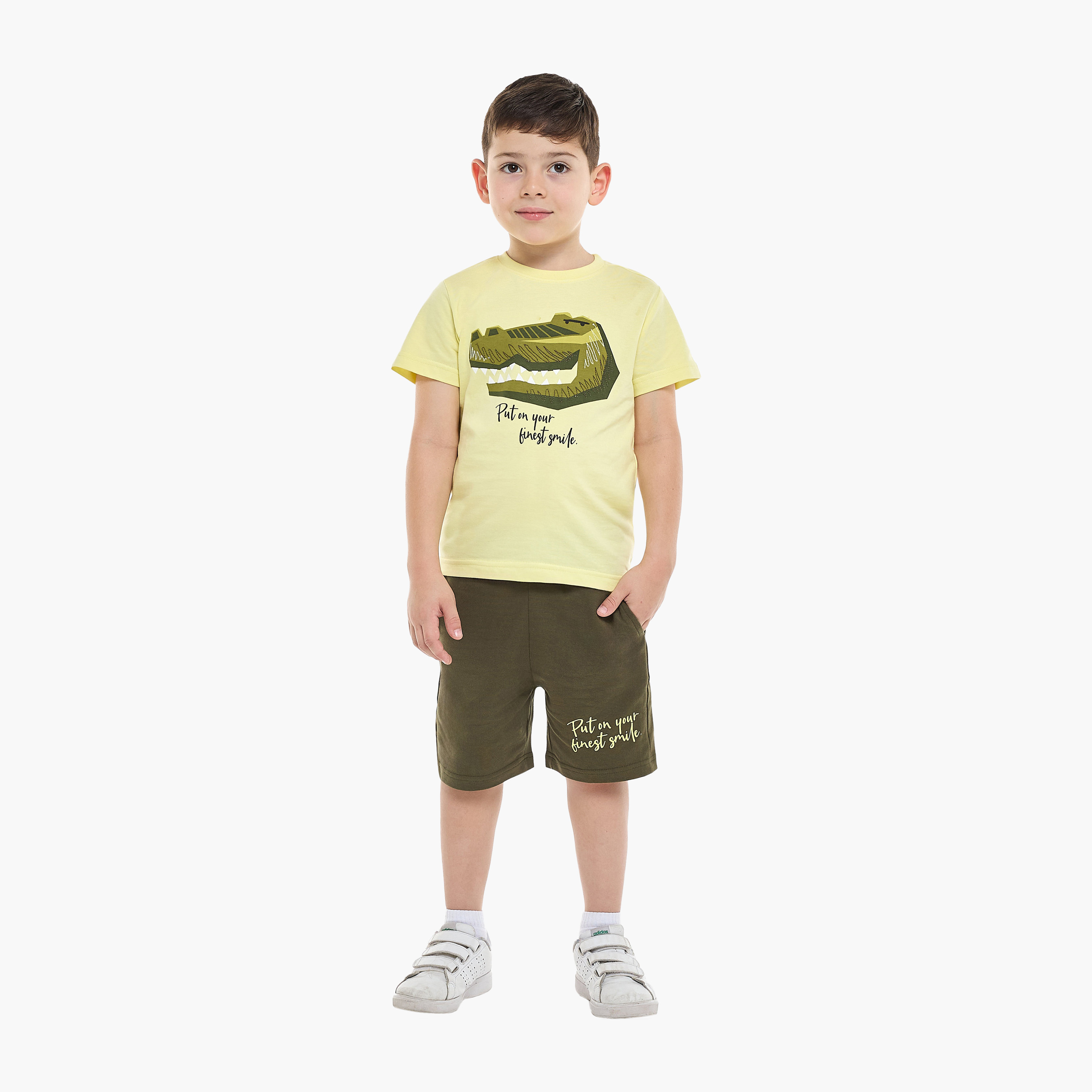 تي شيرت وشورت مطبوعان بجيوب من فيكتور آند جين - زيتوني-boys-clothing-setsandcoords-image-1
