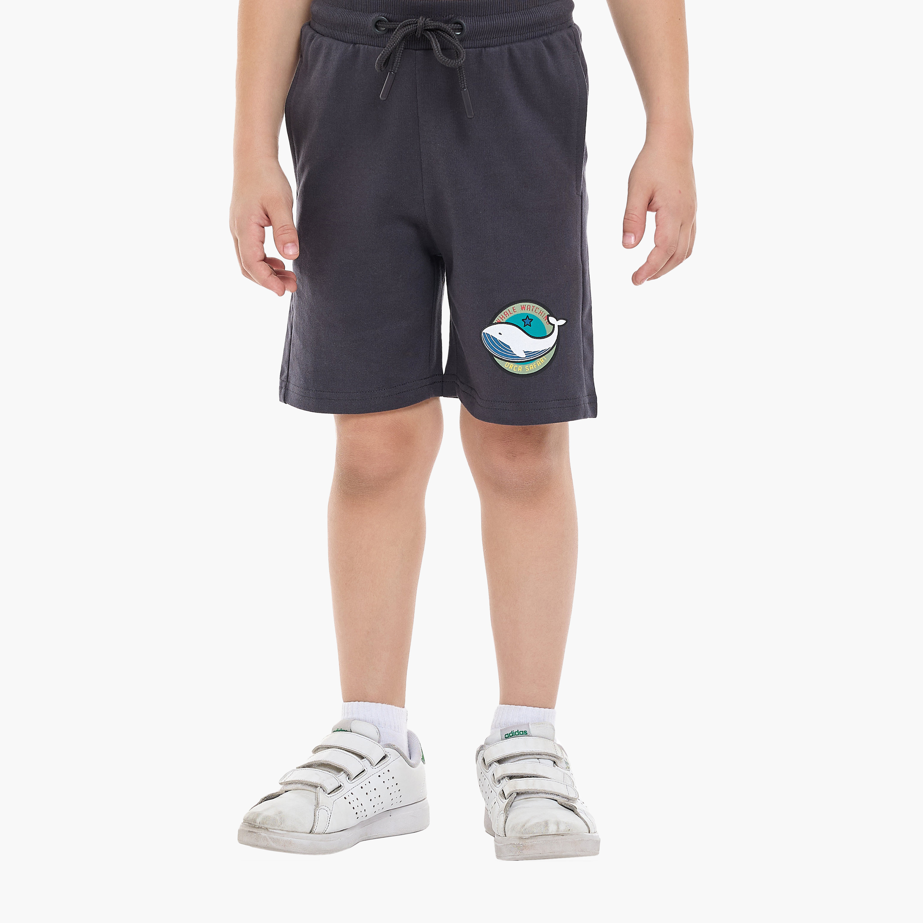 تي شيرت وشورت مطبوعان بجيوب من فيكتور آند جين - مرجاني ورمادي غامق-boys-clothing-setsandcoords-image-5