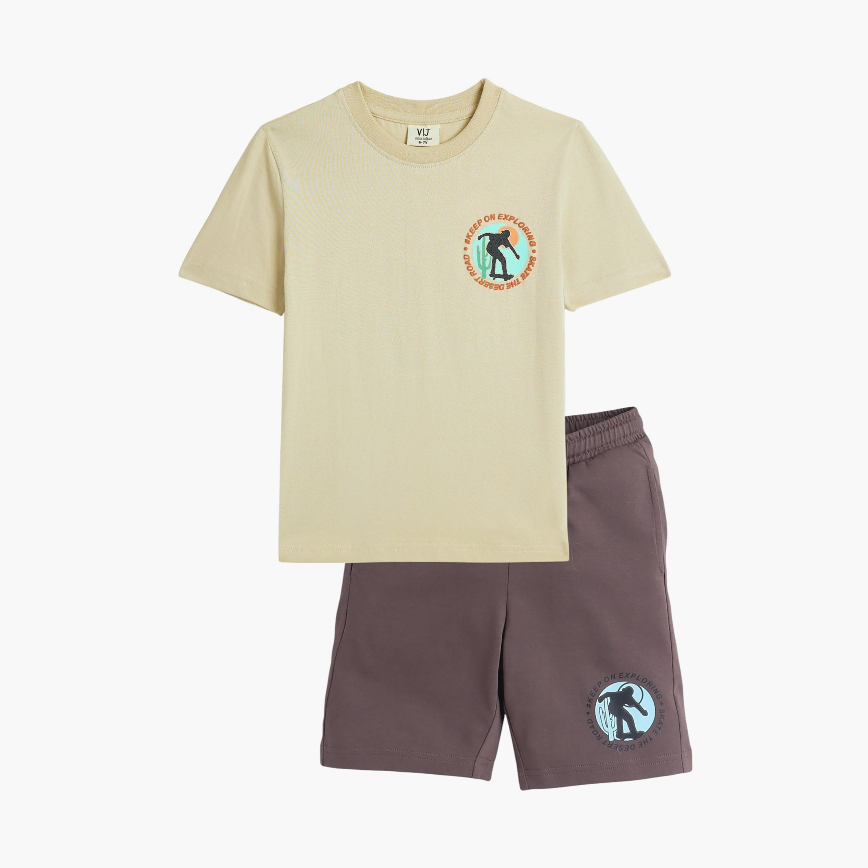 تي شيرت مطبوع بأكمام قصيرة مع شورت من قطعتين من فيكتور اند جين-boys-clothing-setsandcoords-image-1