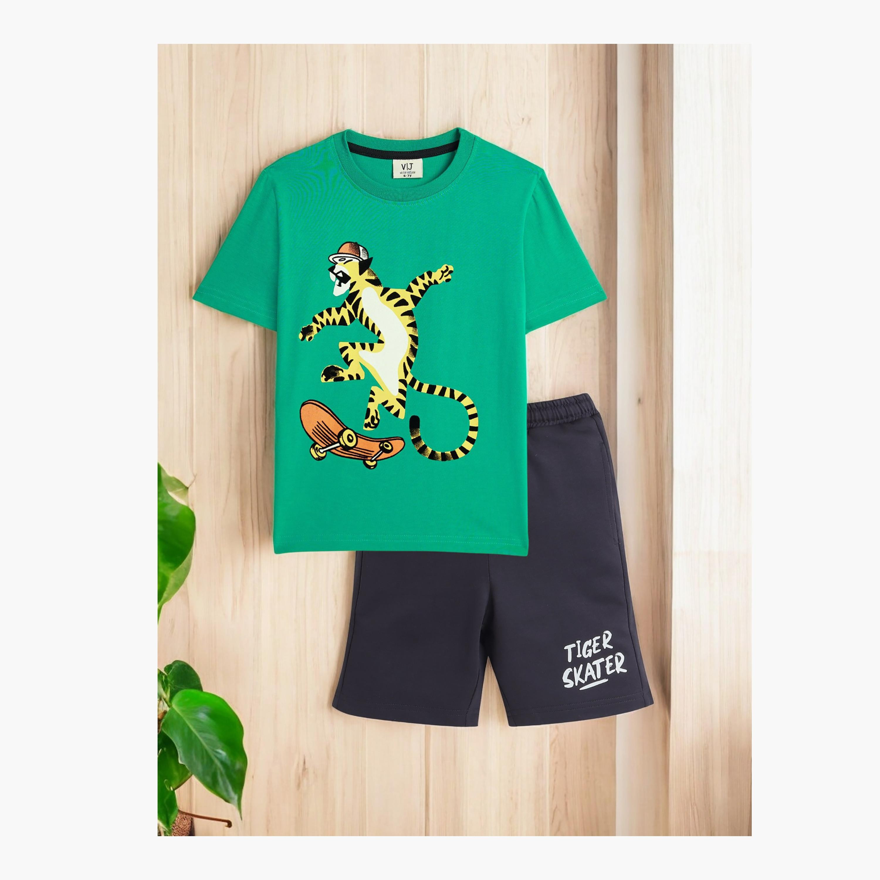 تي شيرت مطبوع بأكمام قصيرة مع شورت من قطعتين من فيكتور اند جين-baby-boys-clothing-setsandcoords-image-6