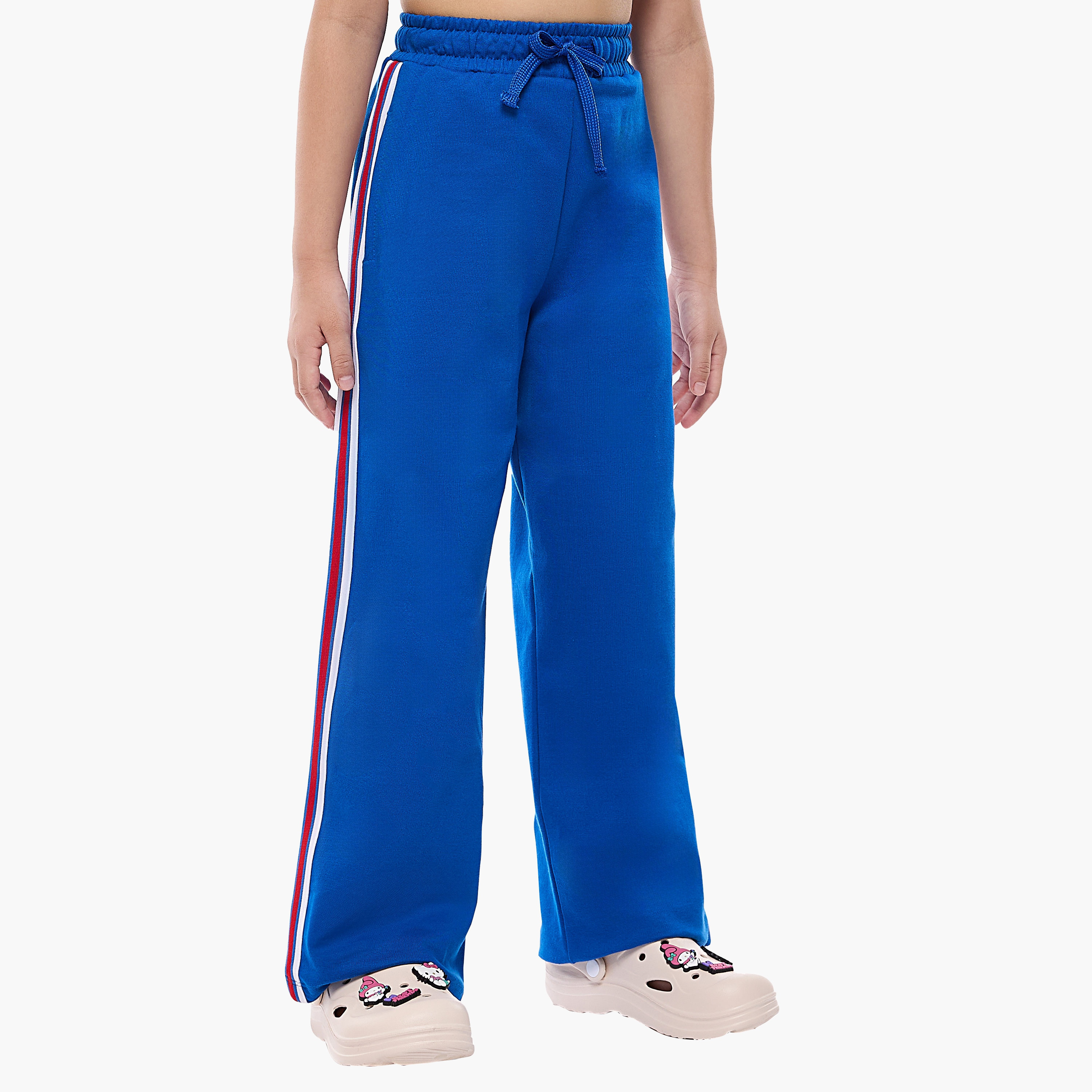 طقم تيشيرت بأكمام قصيرة وطبعة شعار مع بنطال بأرجل واسعة من فيكتور آند جين-girls-clothing-winterwear-setsandcoords-image-5