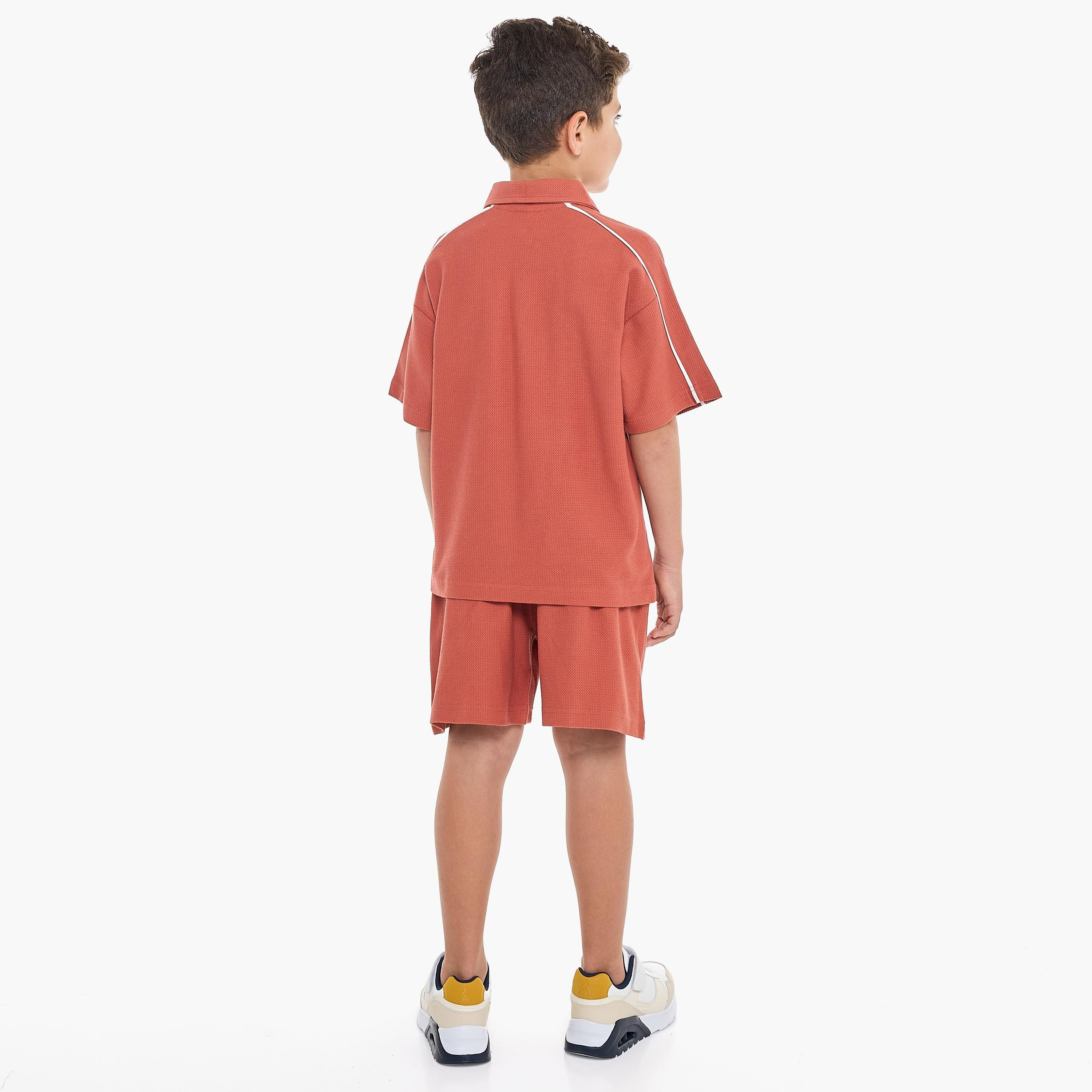 تي شيرت سادة بأكمام قصيرة مع شورت من قطعتين من فيكتور اند جين-boys-clothing-setsandcoords-image-2
