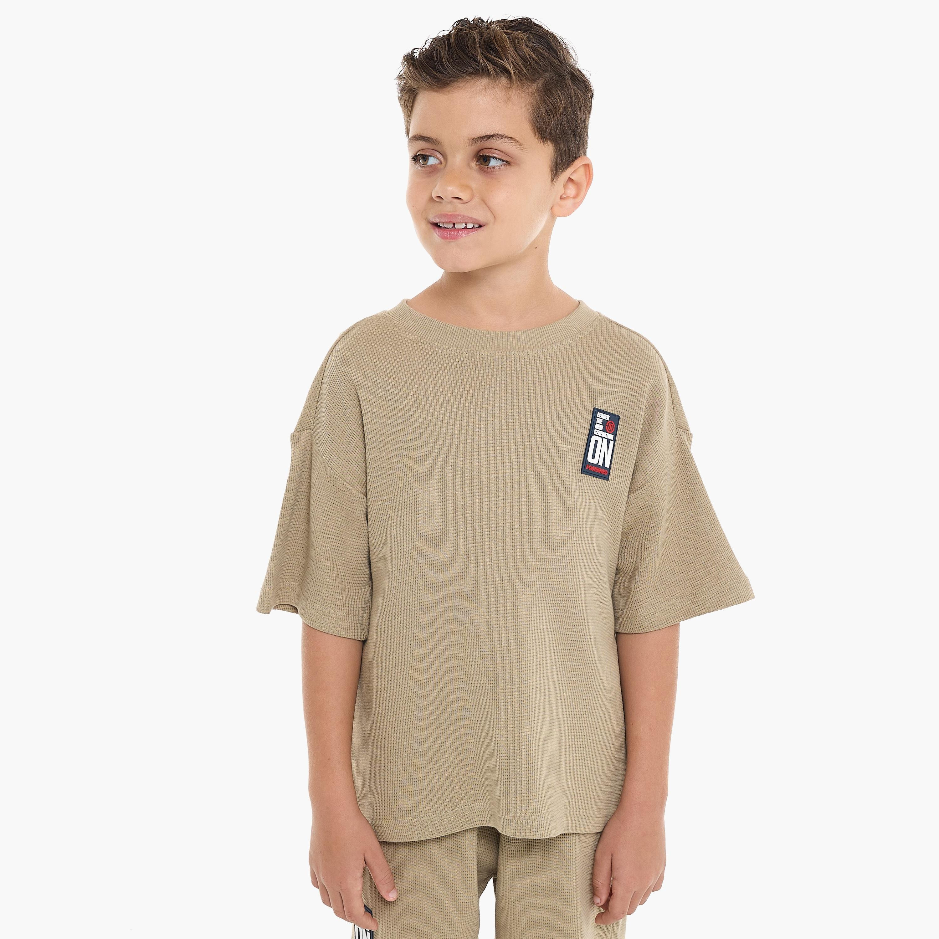 تي شيرت سادة بأكمام قصيرة مع شورت من قطعتين من فيكتور اند جين-boys-clothing-setsandcoords-image-3