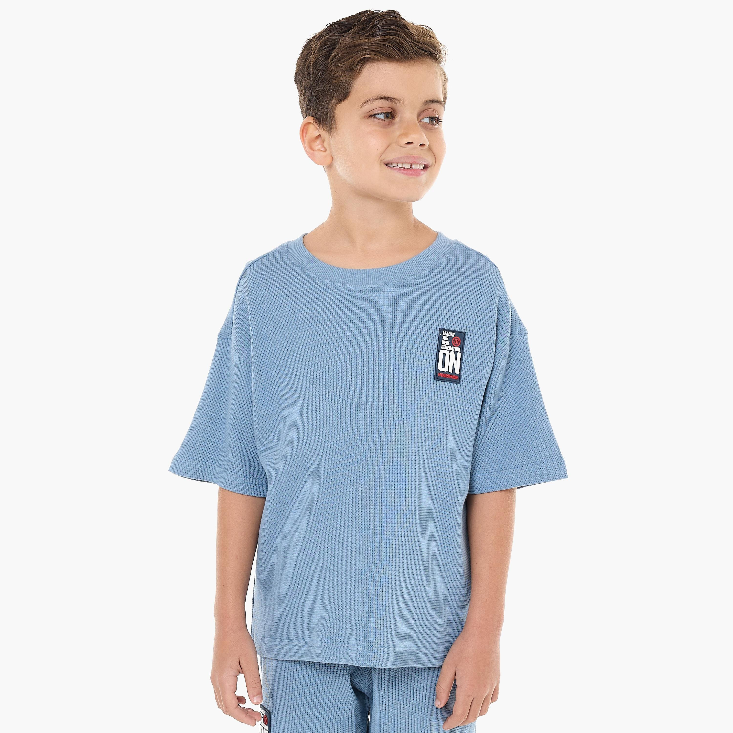 تي شيرت سادة بأكمام قصيرة مع شورت من قطعتين من فيكتور اند جين-boys-clothing-setsandcoords-image-3