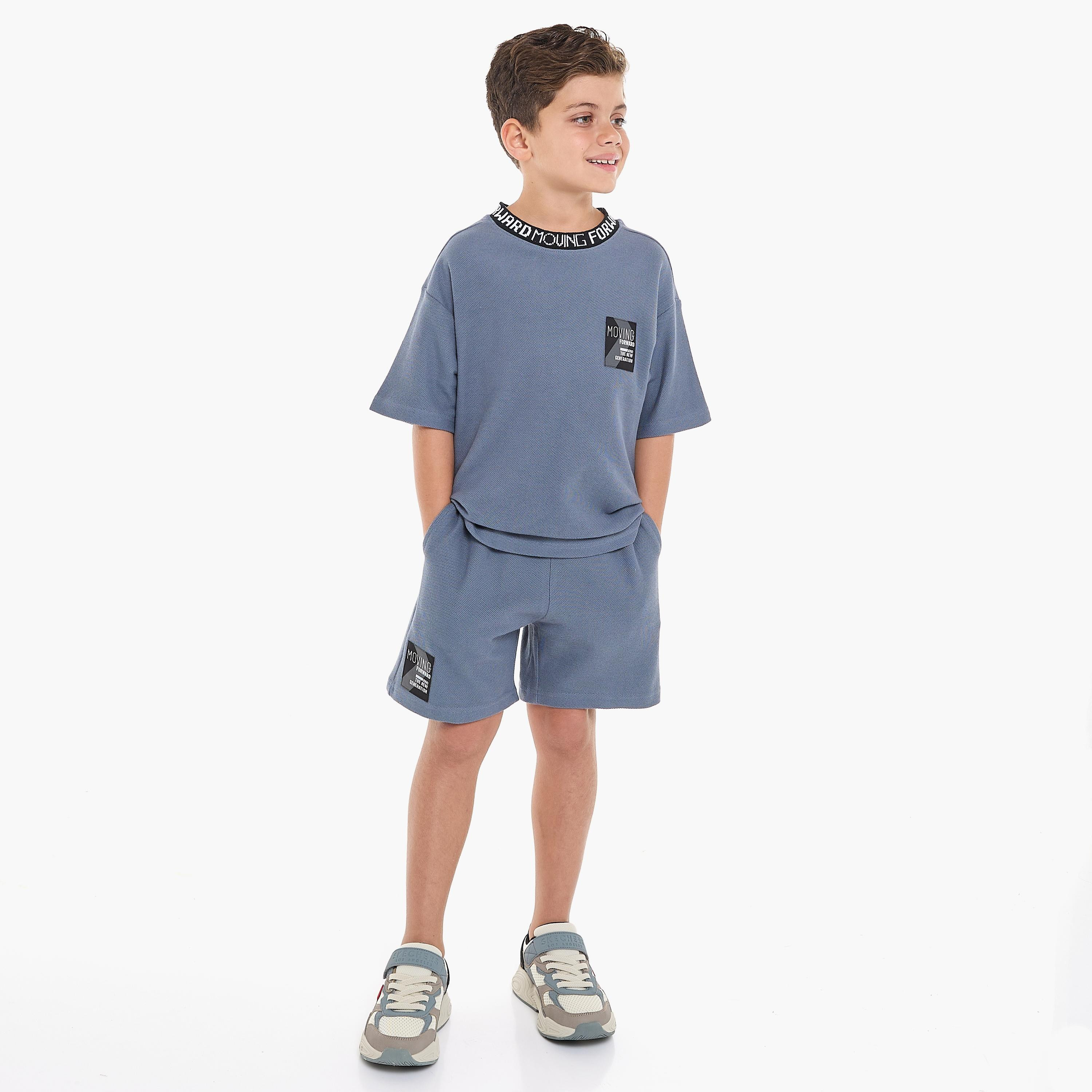 تي شيرت سادة بأكمام قصيرة مع شورت من قطعتين من فيكتور اند جين-boys-clothing-setsandcoords-image-1