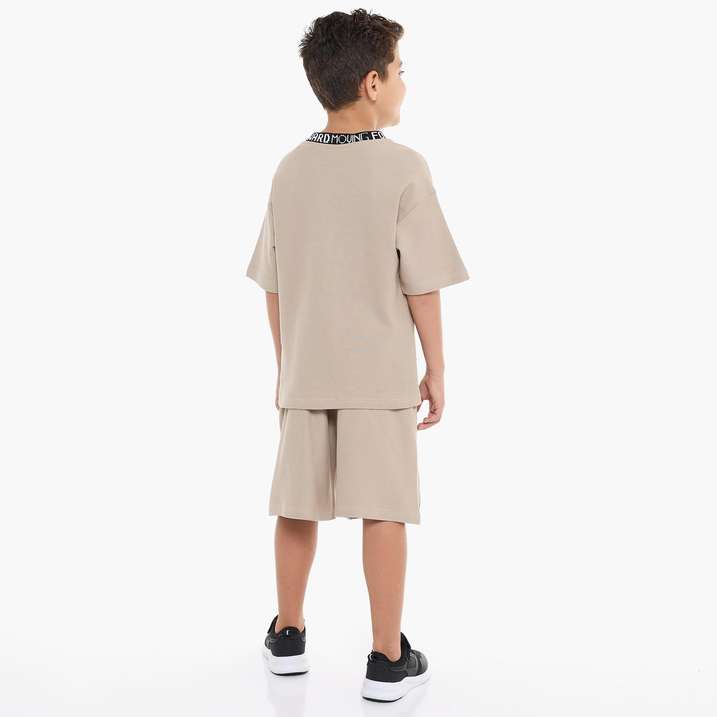 Victor and Jane 2-Piece Solid Short Sleeves T-Shirt with Shorts-baby-boys-clothing-setsandcoords-image-2