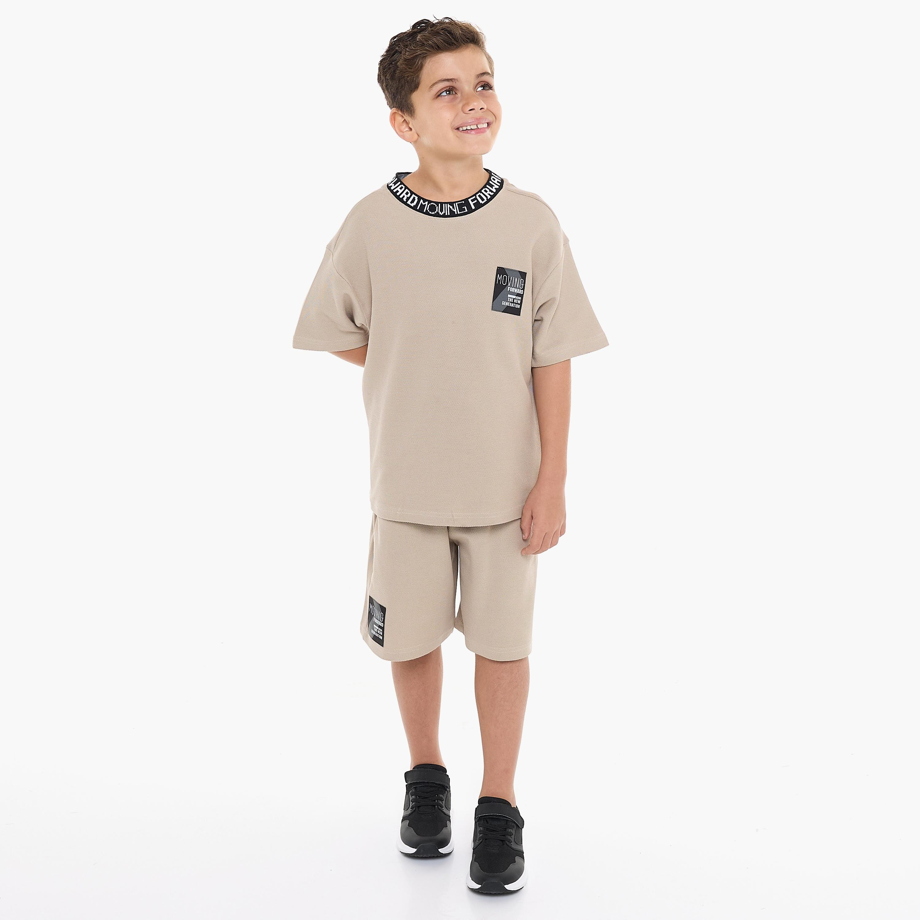 تي شيرت سادة بأكمام قصيرة مع شورت من قطعتين من فيكتور اند جين-baby-boys-clothing-setsandcoords-image-5