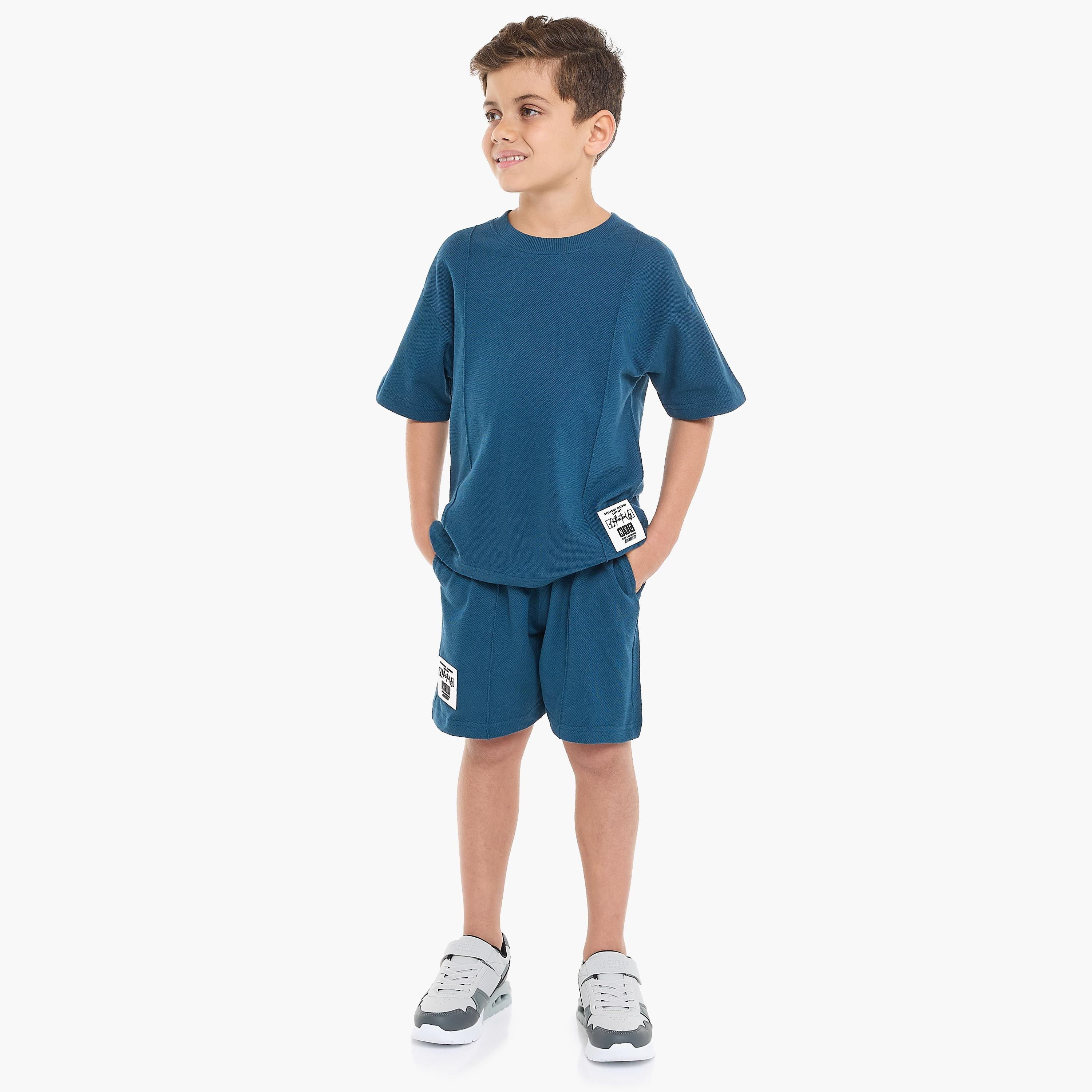 تي شيرت سادة بأكمام قصيرة مع شورت من قطعتين من فيكتور اند جين-boys-clothing-setsandcoords-image-1
