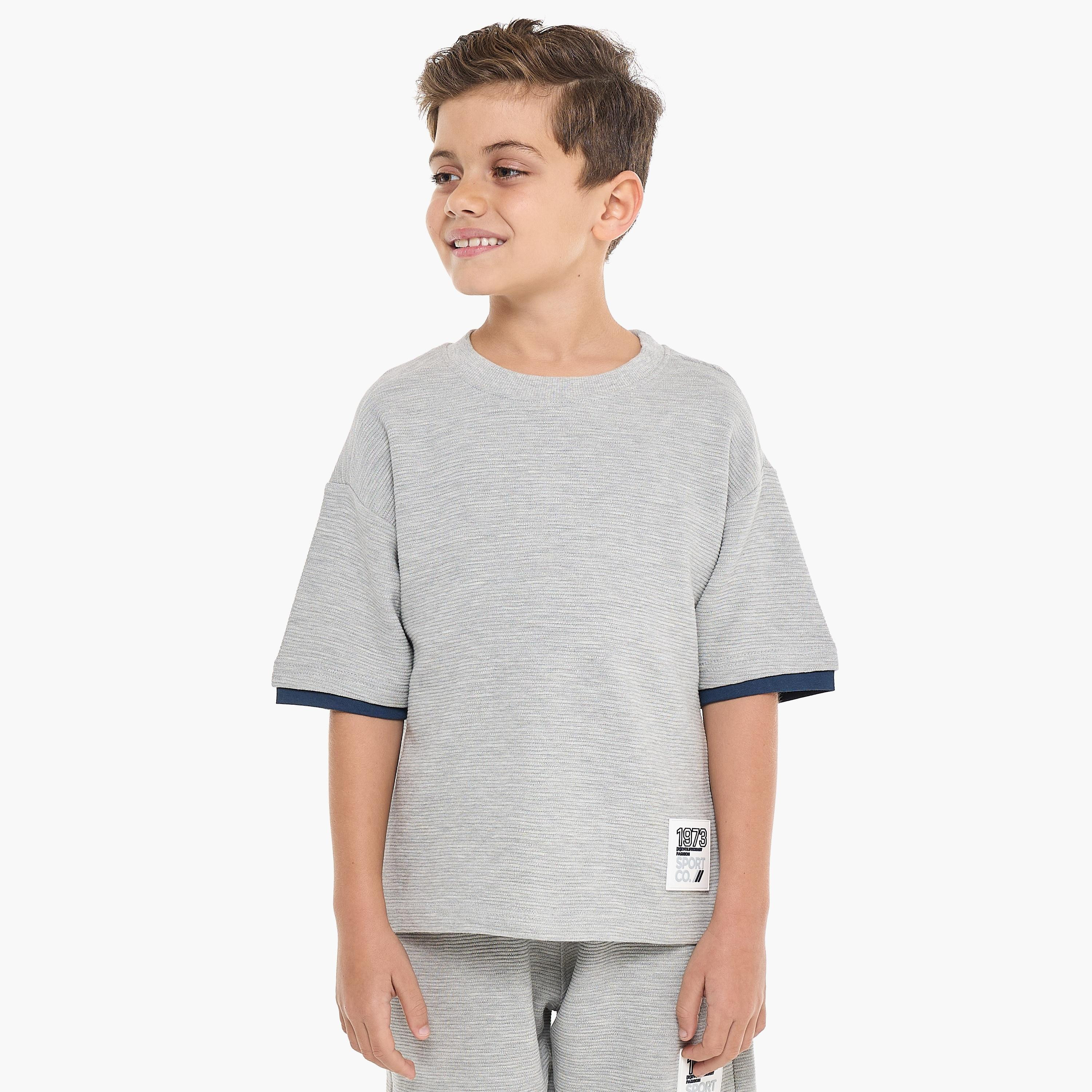 تي شيرت سادة بأكمام قصيرة مع شورت من قطعتين من فيكتور اند جين-boys-clothing-setsandcoords-image-2