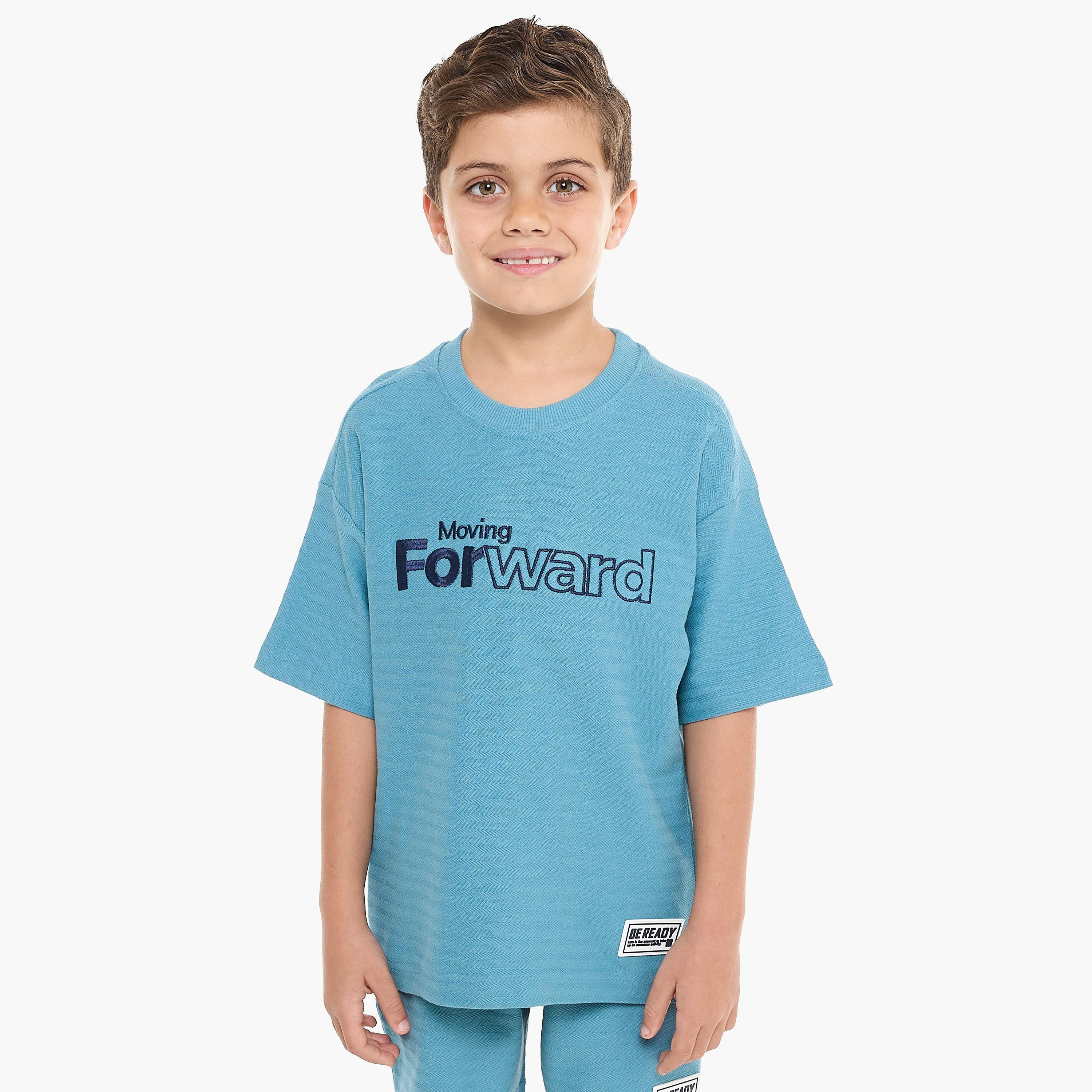 تي شيرت مطرز بأكمام قصيرة مع شورت من قطعتين من فيكتور اند جين-boys-clothing-setsandcoords-image-3