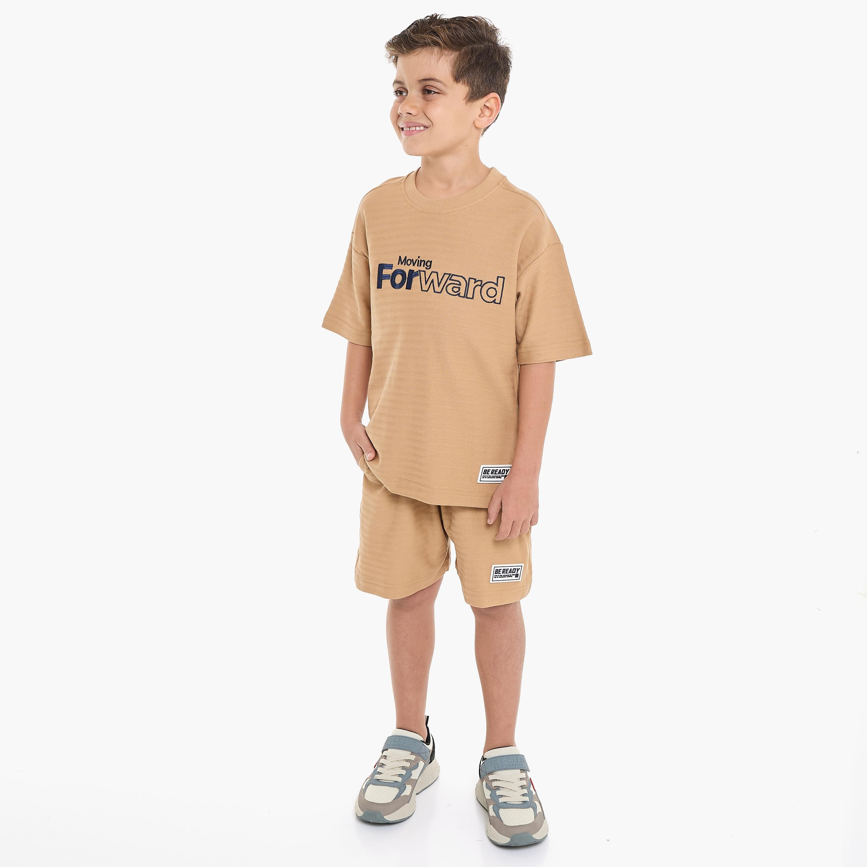 تي شيرت مطرز بأكمام قصيرة مع شورت من قطعتين من فيكتور اند جين-boys-clothing-setsandcoords-image-1