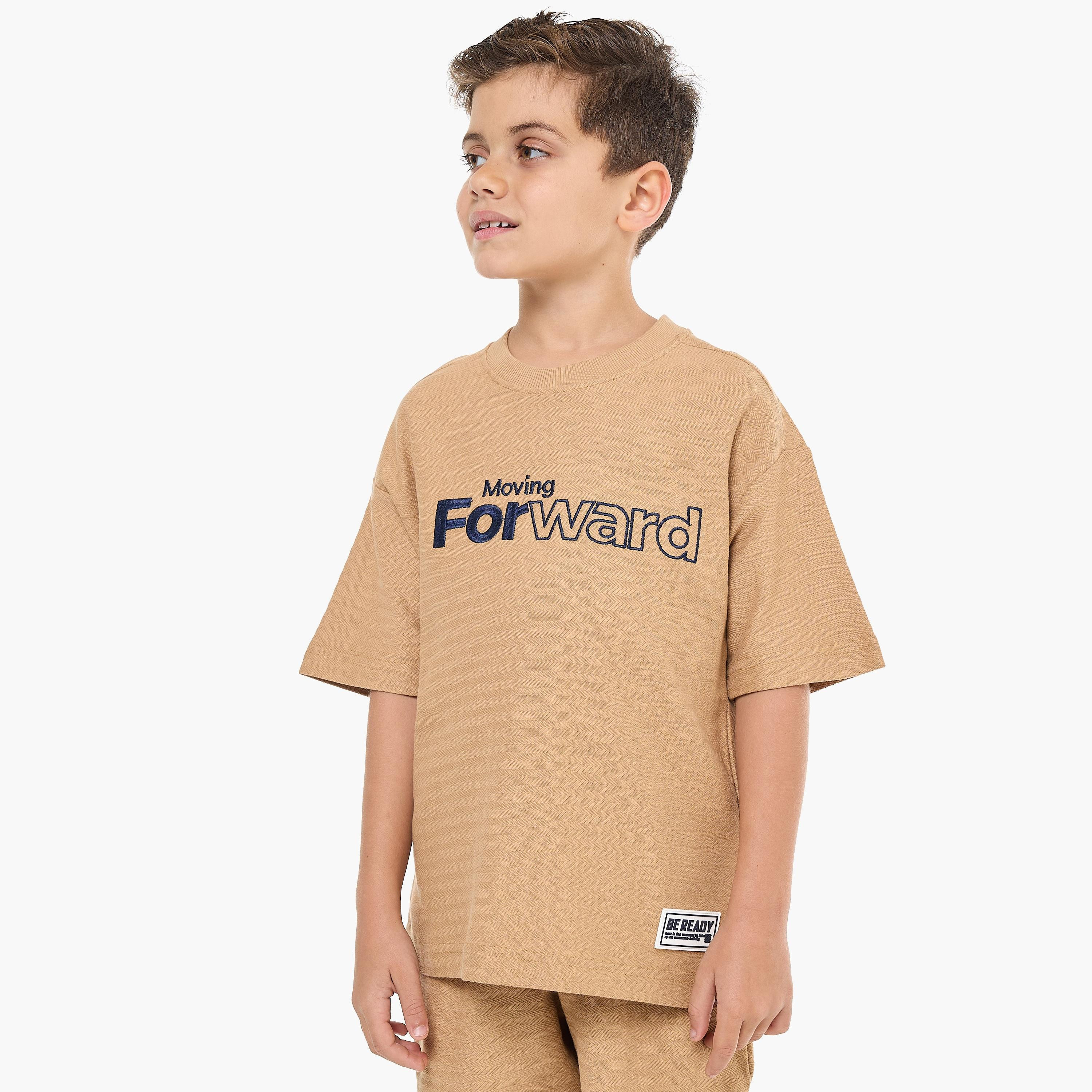 تي شيرت مطرز بأكمام قصيرة مع شورت من قطعتين من فيكتور اند جين-boys-clothing-setsandcoords-image-3