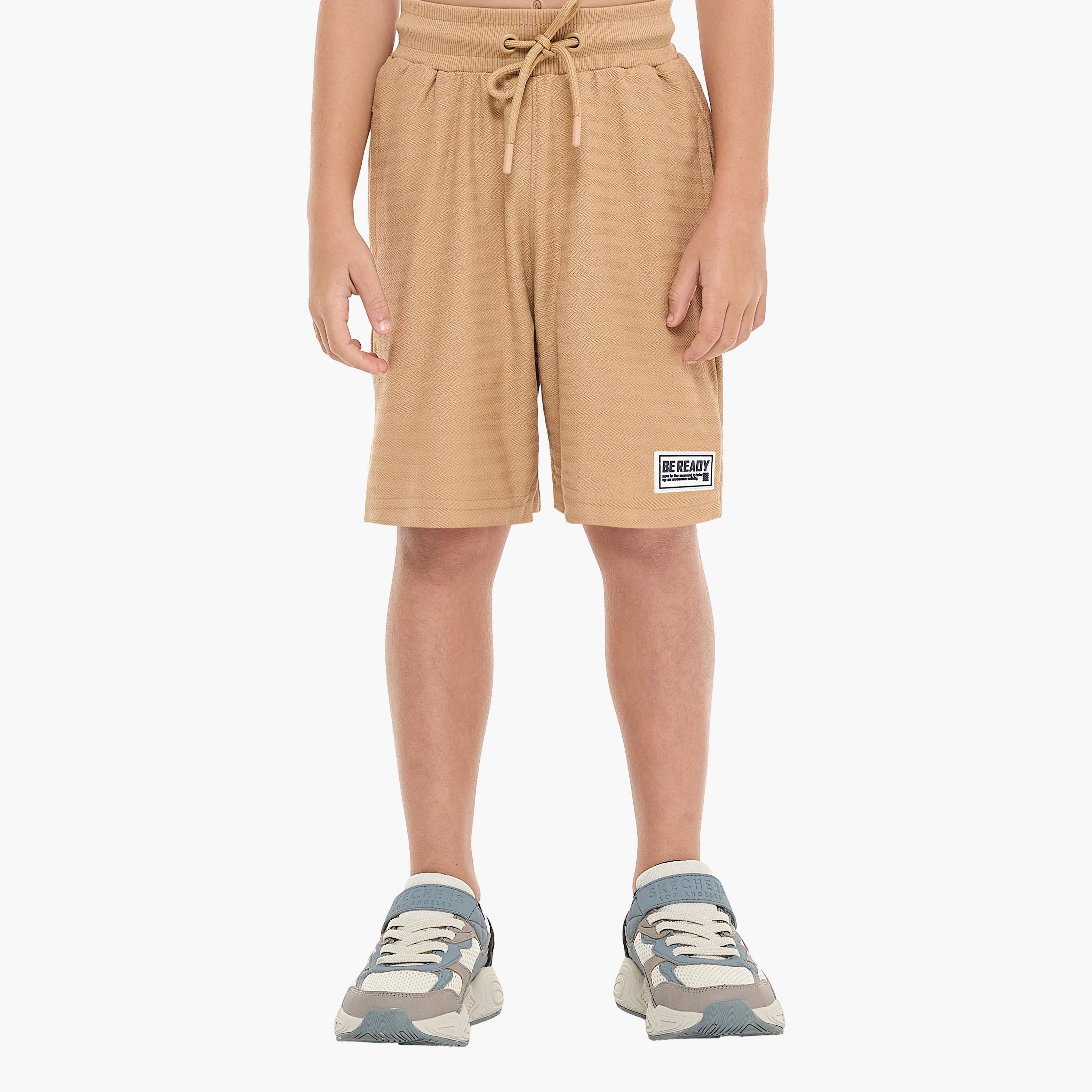 تي شيرت مطرز بأكمام قصيرة مع شورت من قطعتين من فيكتور اند جين-boys-clothing-setsandcoords-image-4