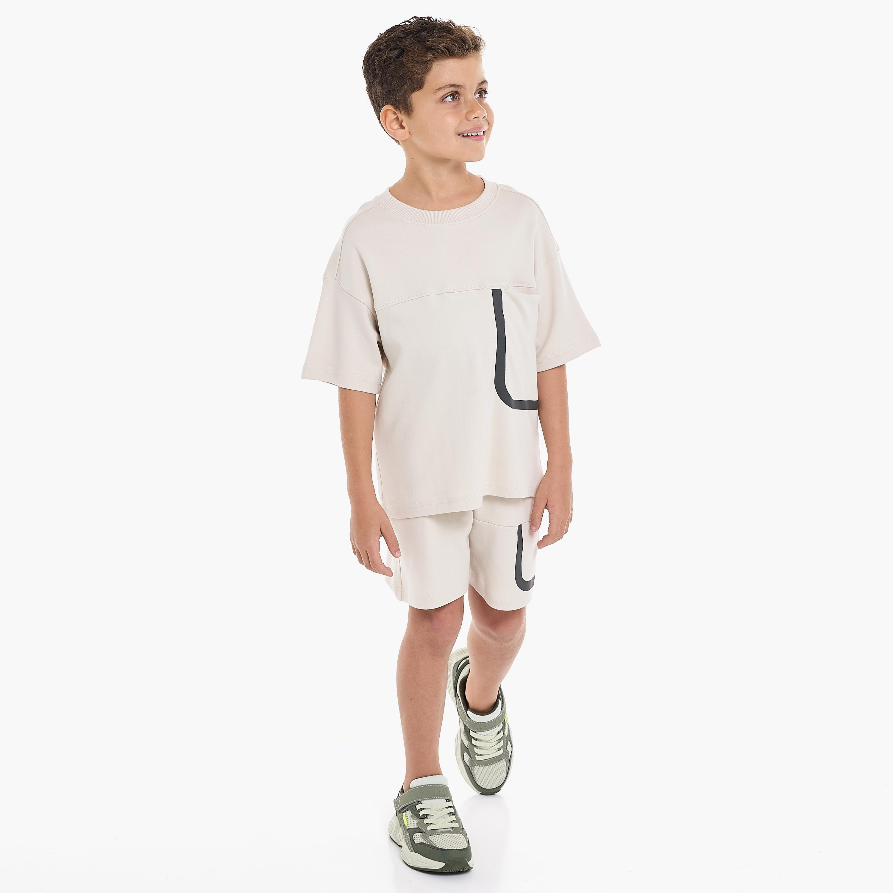 تي شيرت مطبوع بأكمام قصيرة مع شورت من قطعتين من فيكتور اند جين-boys-clothing-setsandcoords-image-1