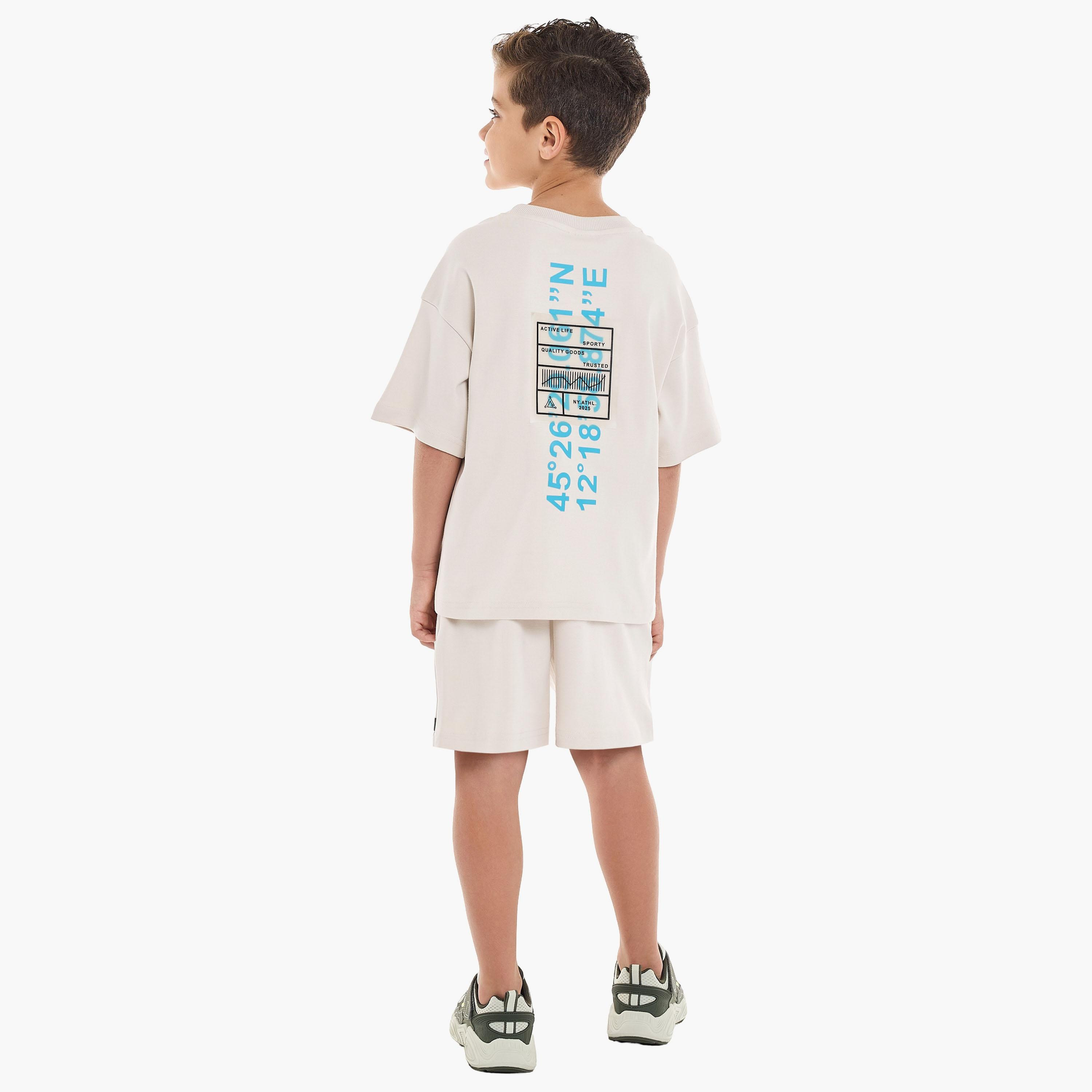تي شيرت مطبوع بأكمام قصيرة مع شورت من قطعتين من فيكتور اند جين-boys-clothing-setsandcoords-image-2