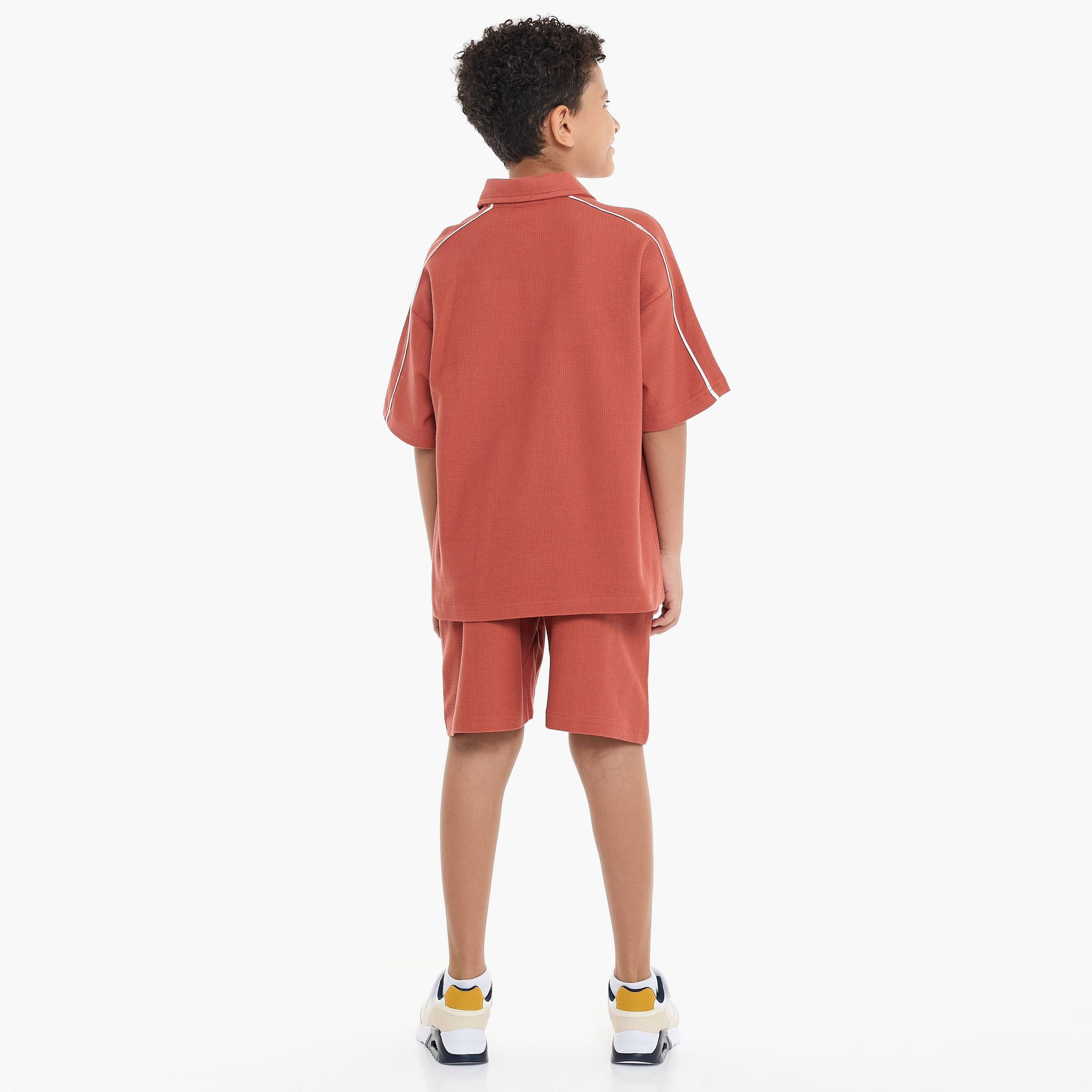 تي شيرت سادة بأكمام قصيرة مع شورت من قطعتين من فيكتور اند جين-boys-clothing-setsandcoords-image-2