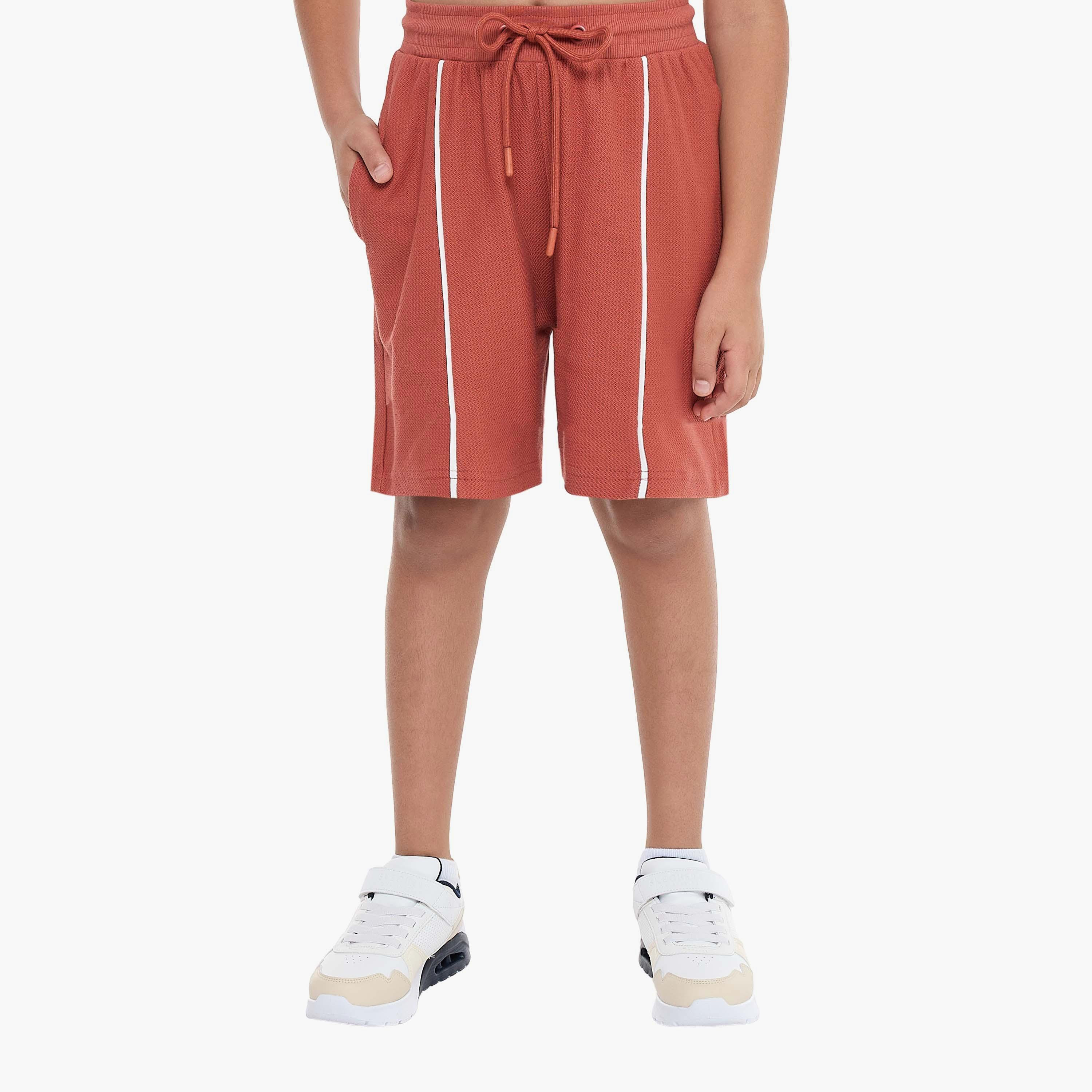 تي شيرت سادة بأكمام قصيرة مع شورت من قطعتين من فيكتور اند جين-boys-clothing-setsandcoords-image-4