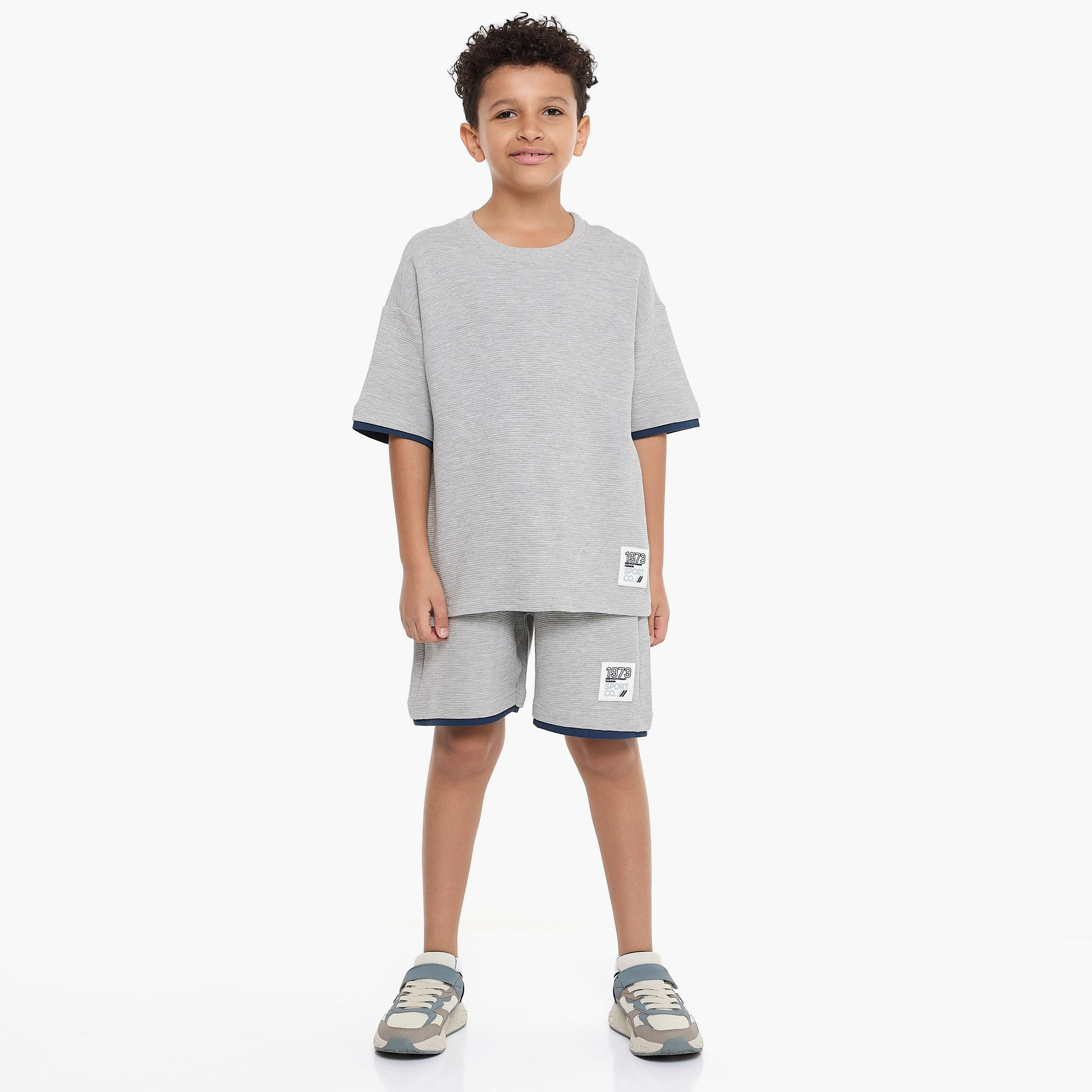 تي شيرت سادة بأكمام قصيرة مع شورت من قطعتين من فيكتور اند جين-boys-clothing-setsandcoords-image-5