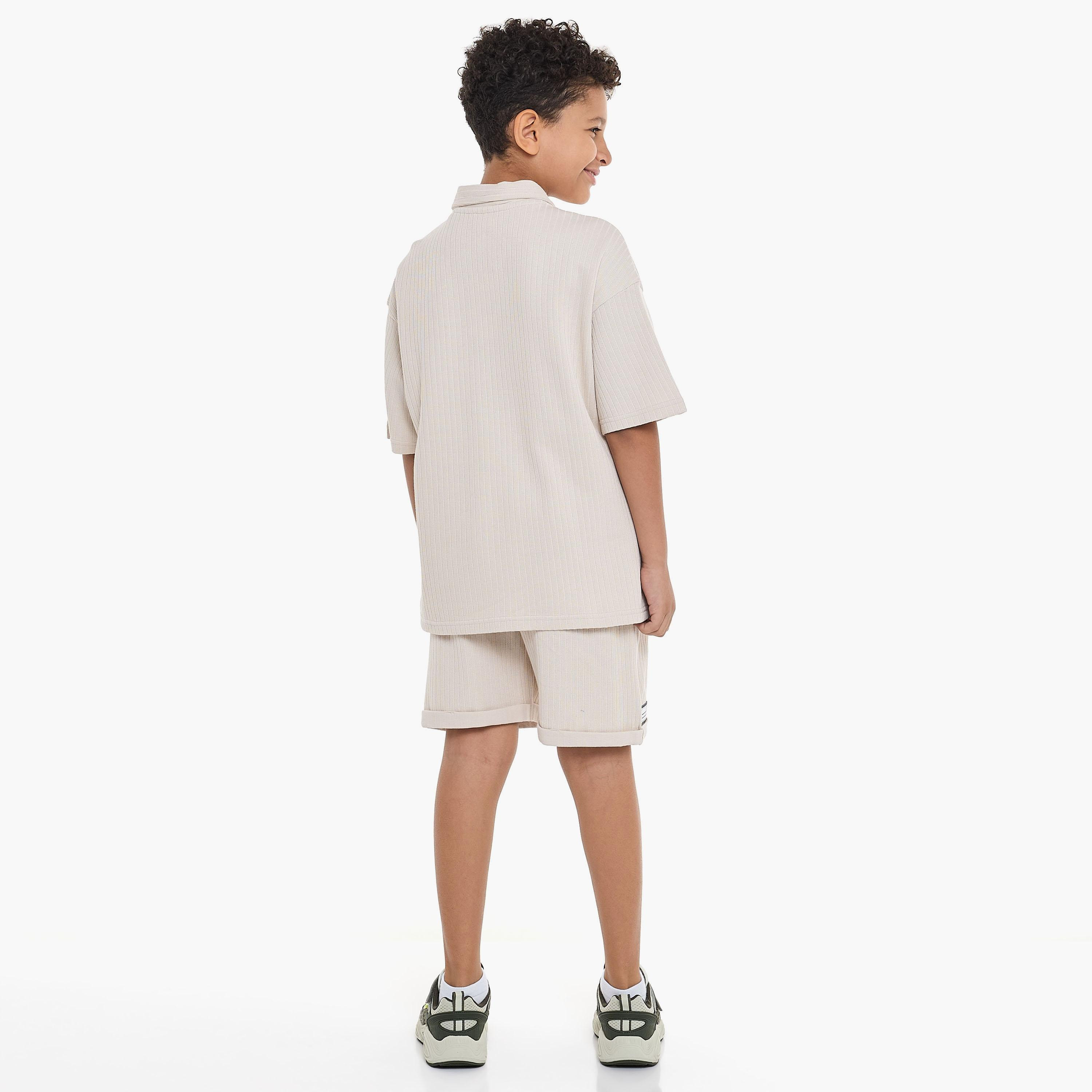 تي شيرت سادة بأكمام قصيرة مع شورت من قطعتين من فيكتور اند جين-boys-clothing-setsandcoords-image-2