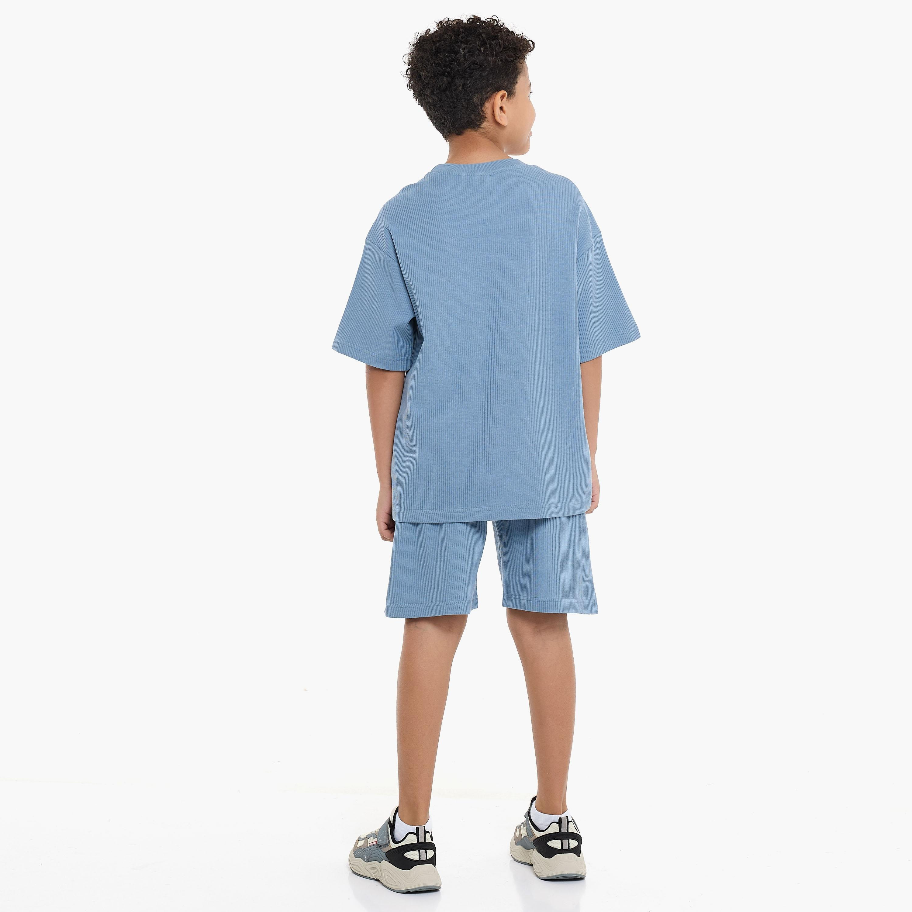 تي شيرت سادة بأكمام قصيرة مع شورت من قطعتين من فيكتور اند جين-boys-clothing-setsandcoords-image-2