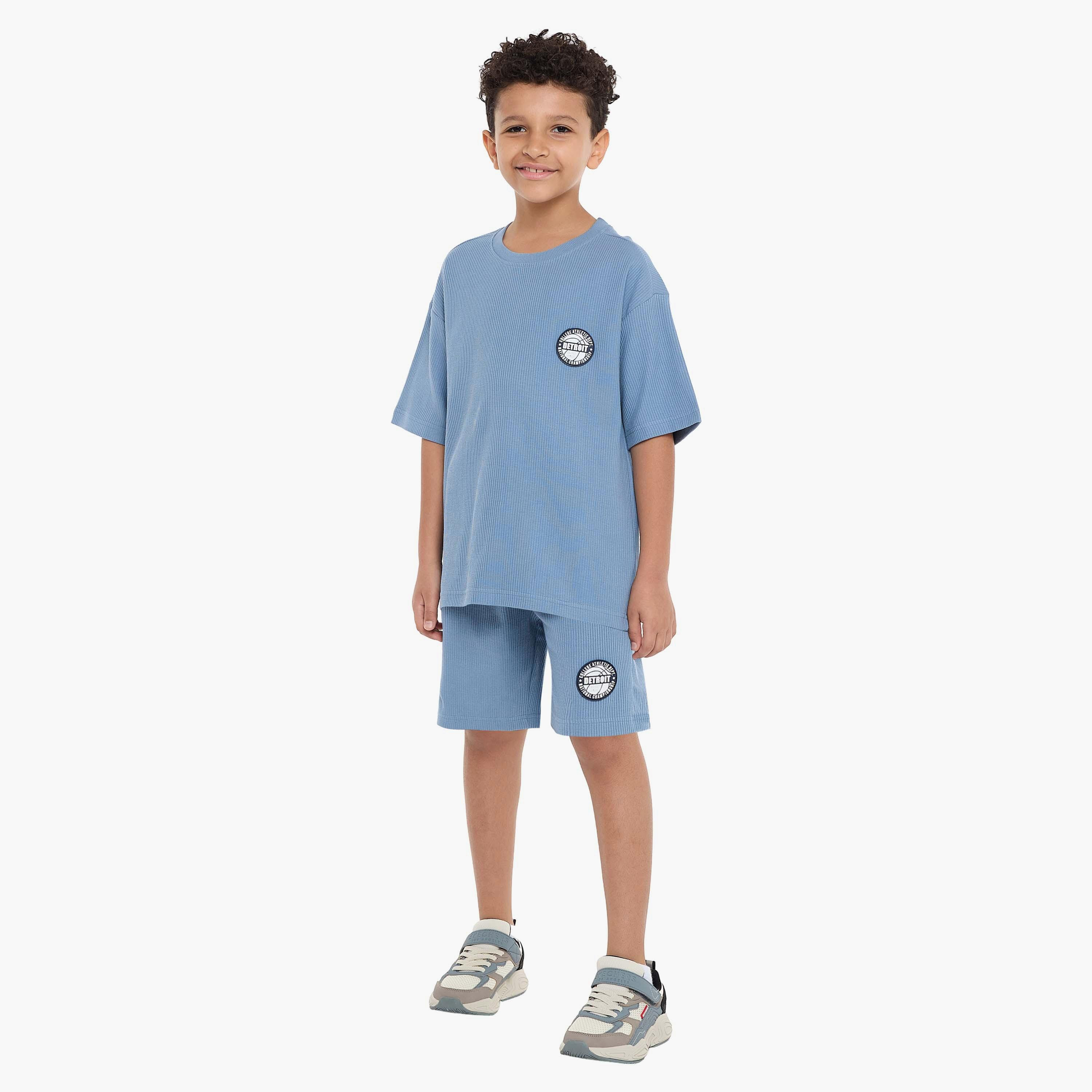 تي شيرت سادة بأكمام قصيرة مع شورت من قطعتين من فيكتور اند جين-boys-clothing-setsandcoords-image-5