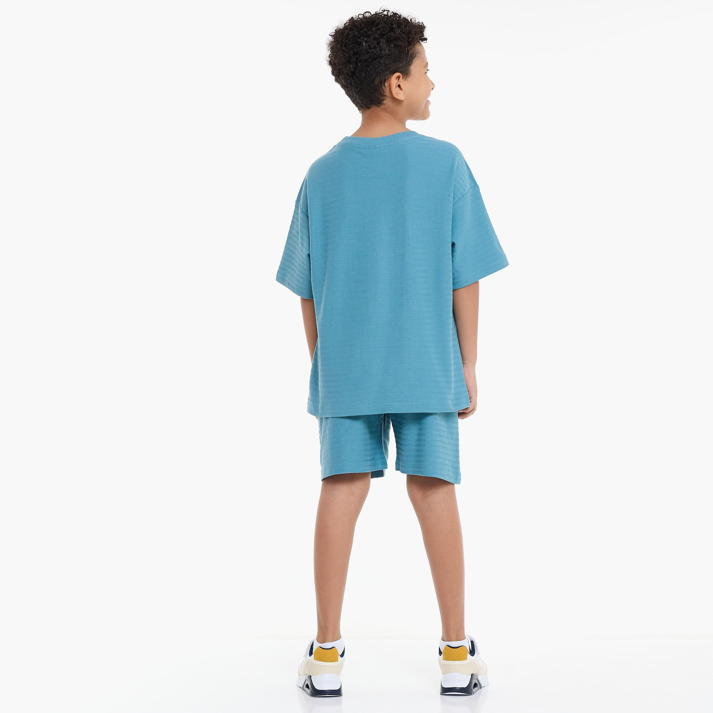 تي شيرت مطرز بأكمام قصيرة مع شورت من قطعتين من فيكتور اند جين-boys-clothing-setsandcoords-image-2