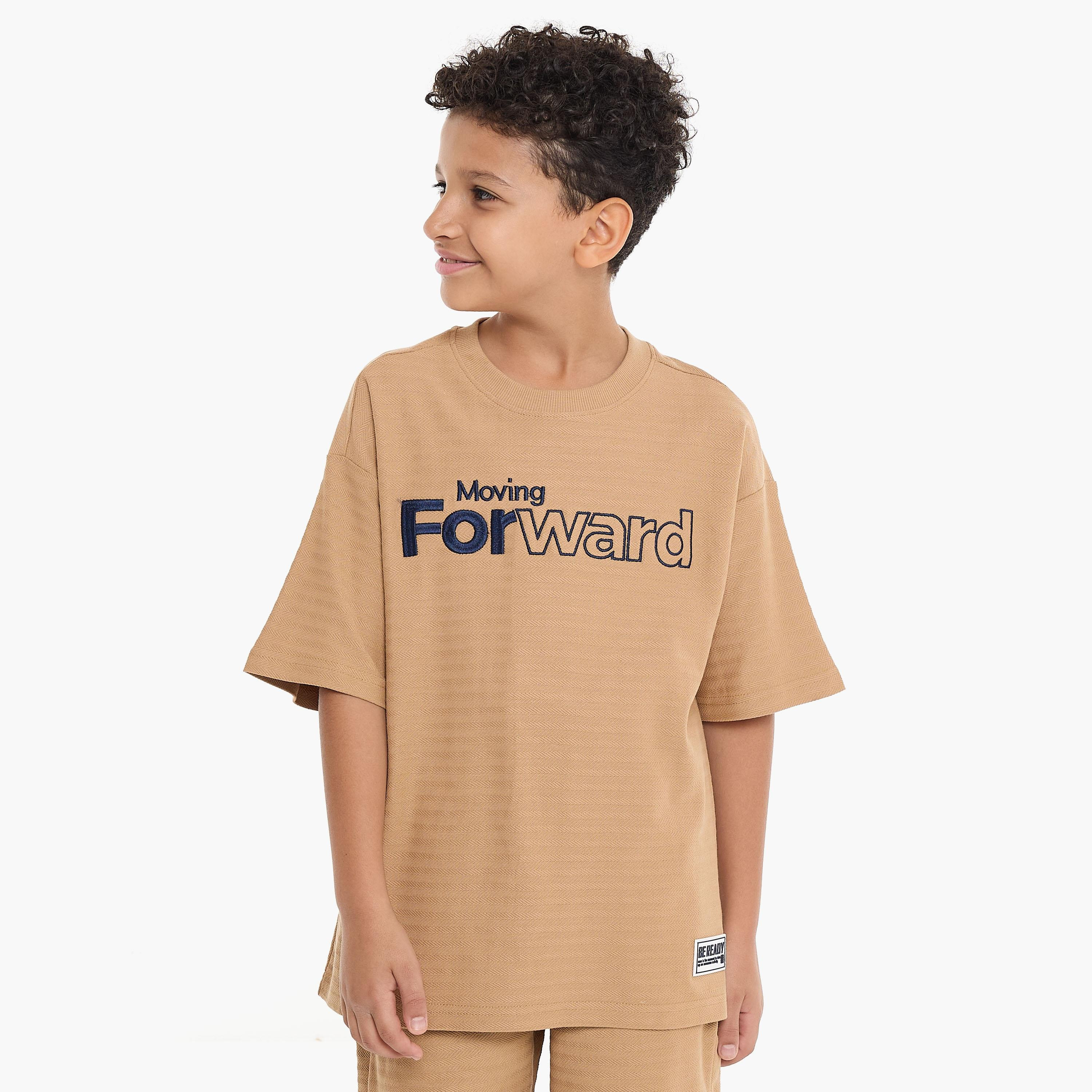 تي شيرت مطرز بأكمام قصيرة مع شورت من قطعتين من فيكتور اند جين-boys-clothing-setsandcoords-image-4