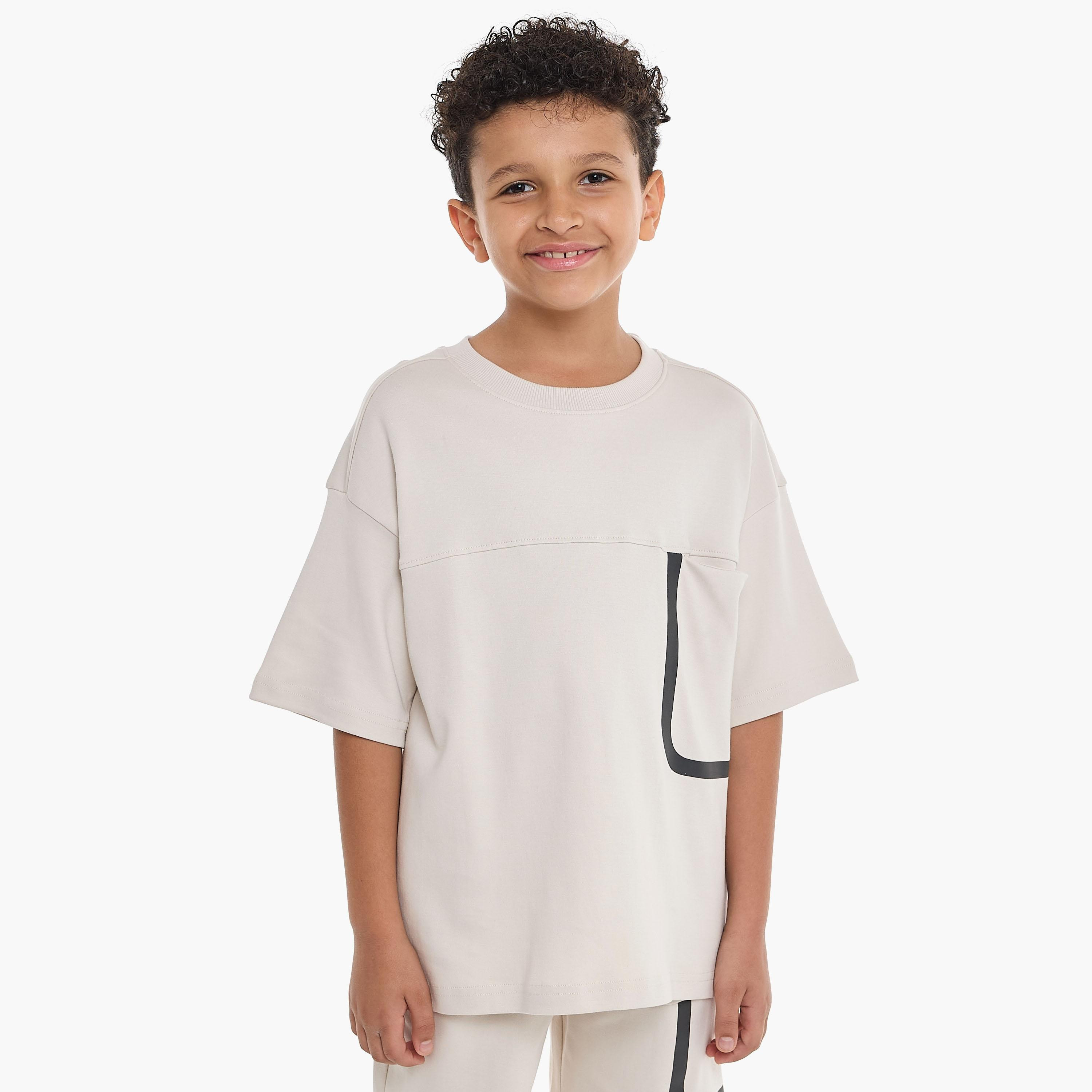 تي شيرت مطبوع بأكمام قصيرة مع شورت من قطعتين من فيكتور اند جين-boys-clothing-setsandcoords-image-3