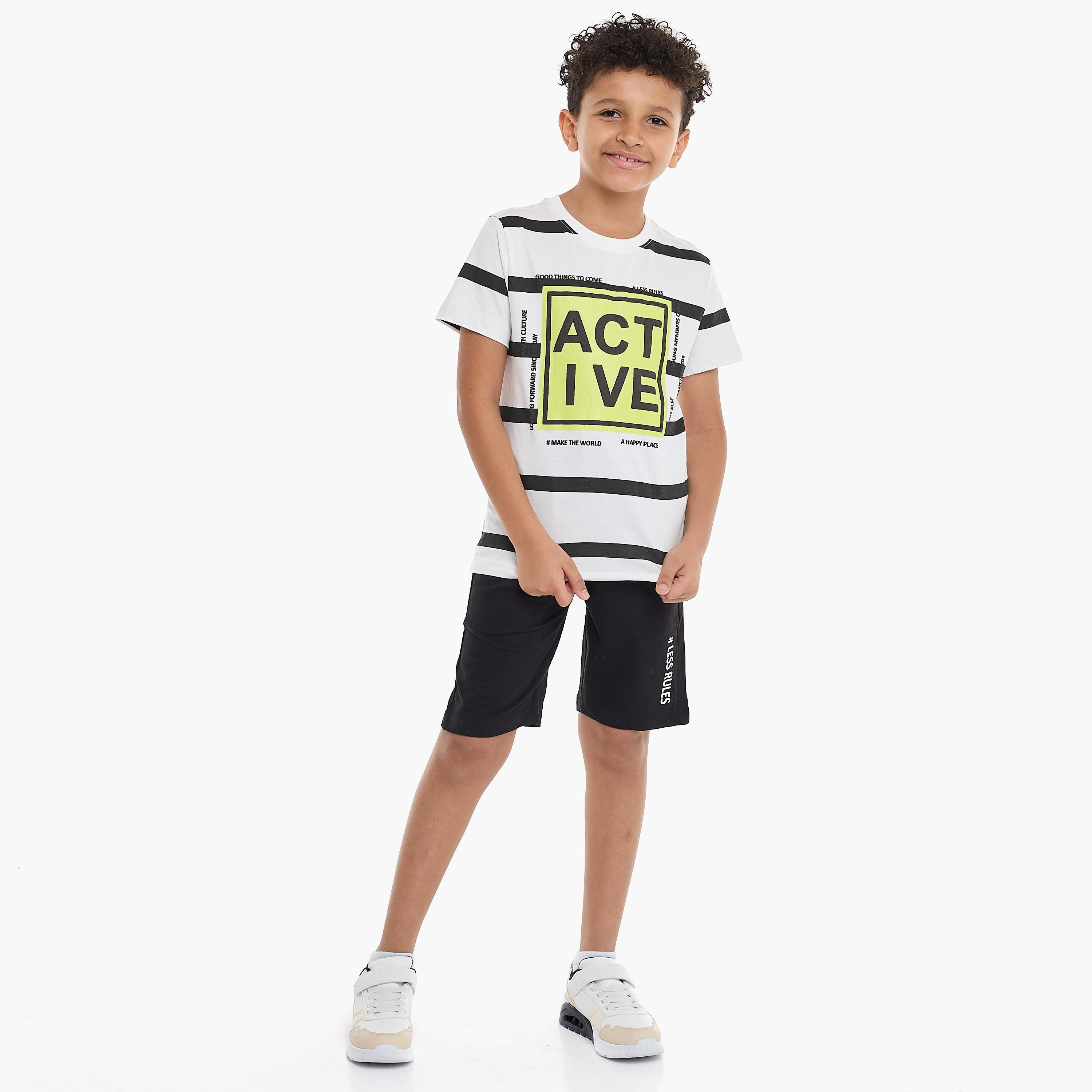 تي شيرت مخطط بأكمام قصيرة مع شورت من قطعتين من فيكتور اند جين-boys-clothing-setsandcoords-image-1