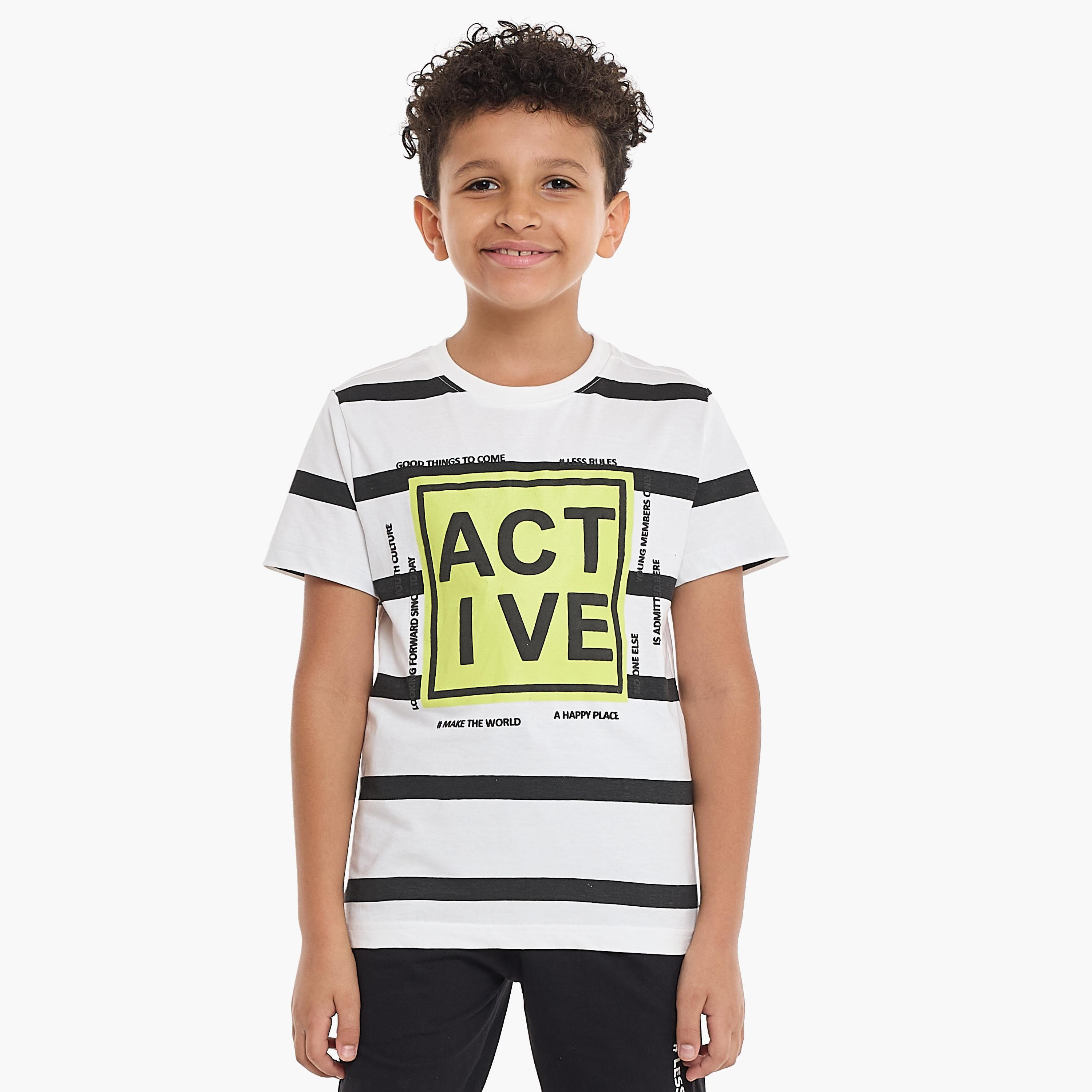 تي شيرت مخطط بأكمام قصيرة مع شورت من قطعتين من فيكتور اند جين-boys-clothing-setsandcoords-image-3