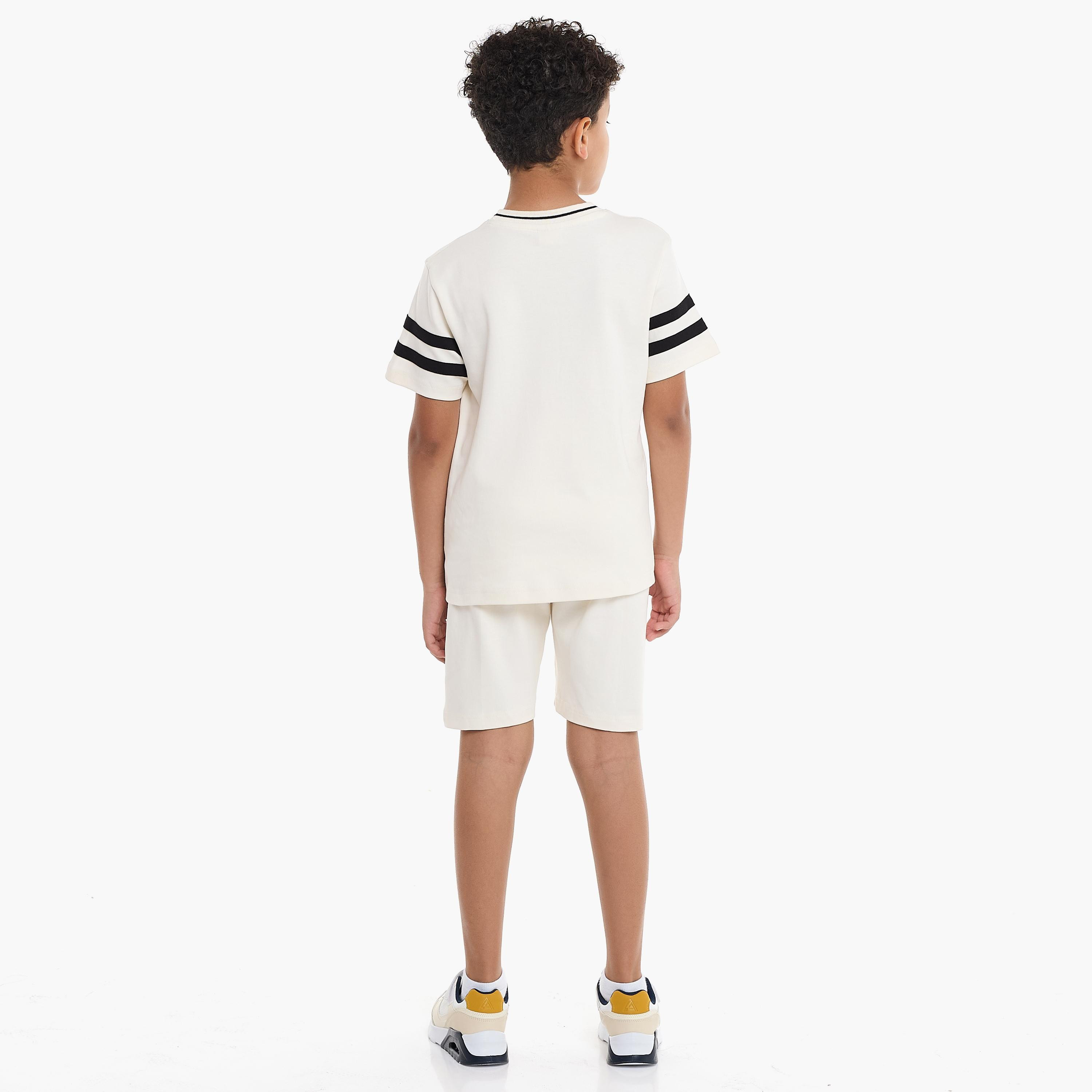 تي شيرت مطبوع بأكمام قصيرة مع شورت من قطعتين من فيكتور اند جين-boys-clothing-setsandcoords-image-3