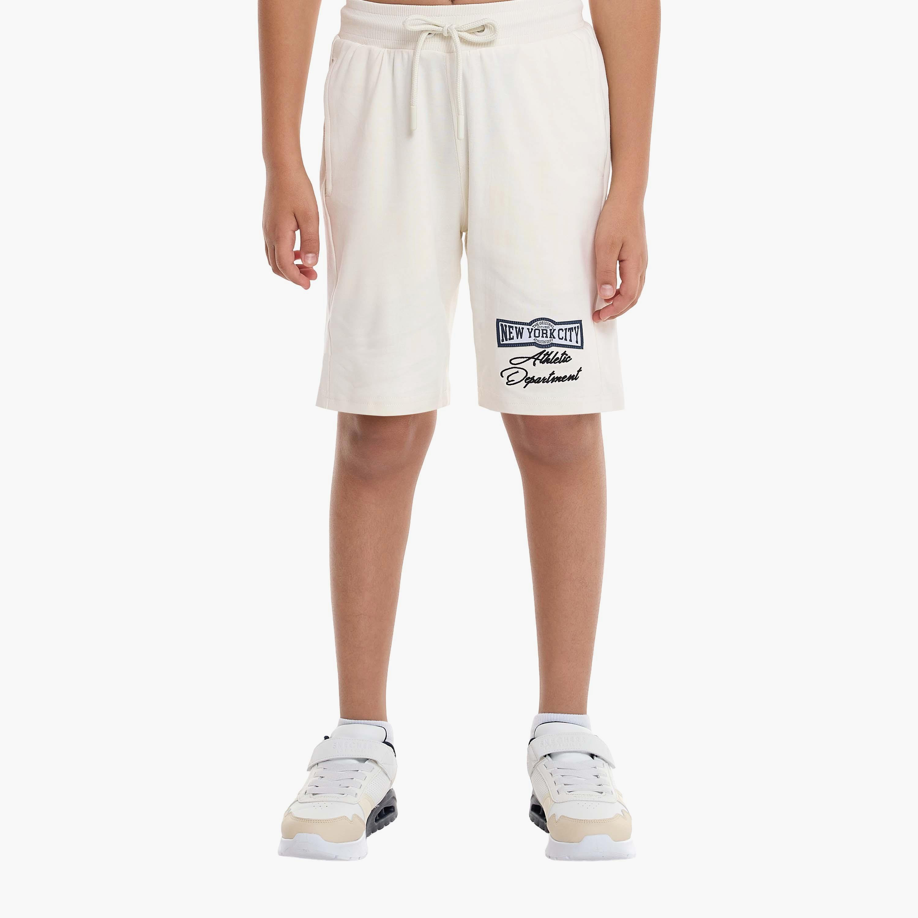 تي شيرت مطبوع بأكمام قصيرة مع شورت من قطعتين من فيكتور اند جين-boys-clothing-setsandcoords-image-5
