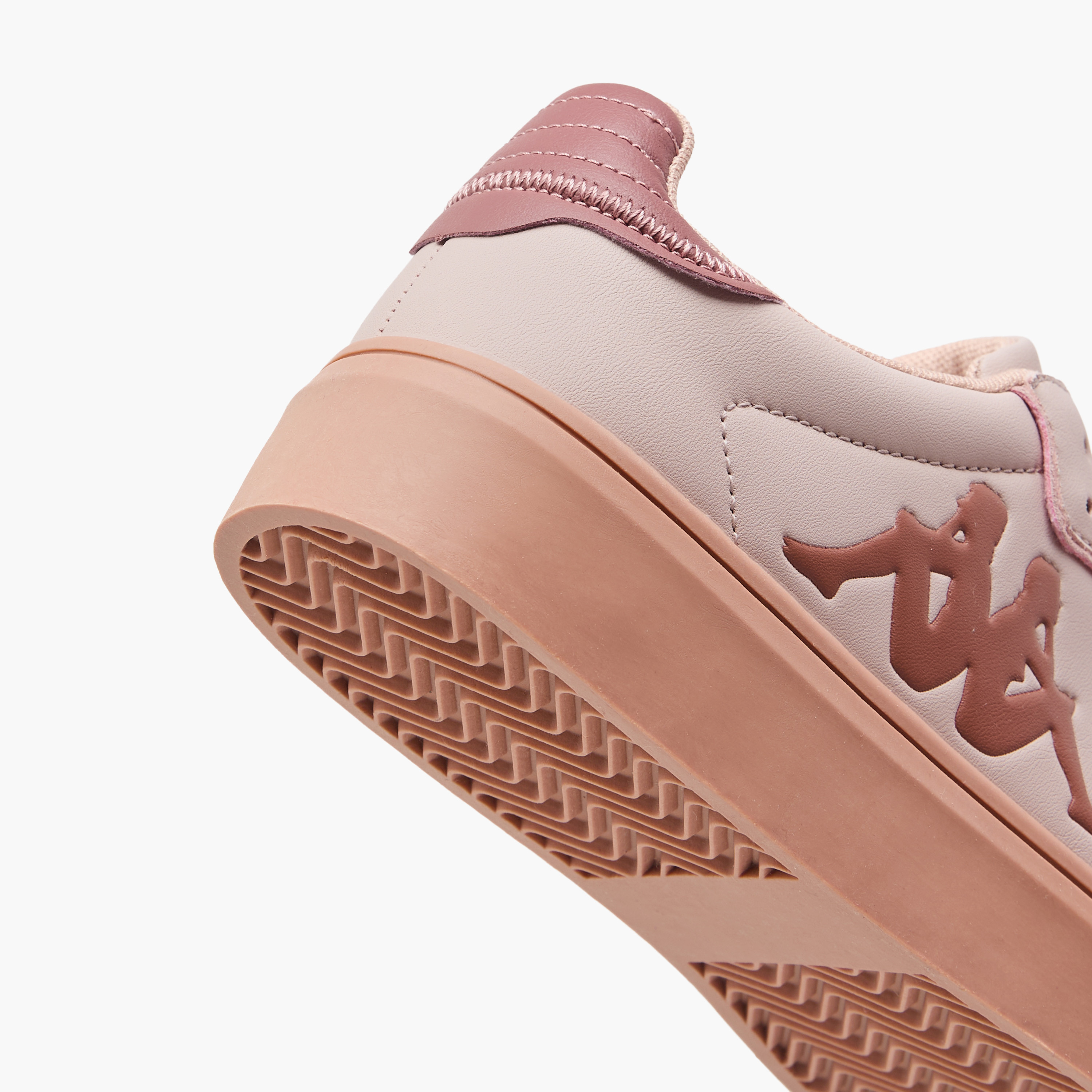 حذاء سنيكرز بنقوش شعار ورباط إغلاق للنساء من كابا-women-shoes-sneakers-image-5