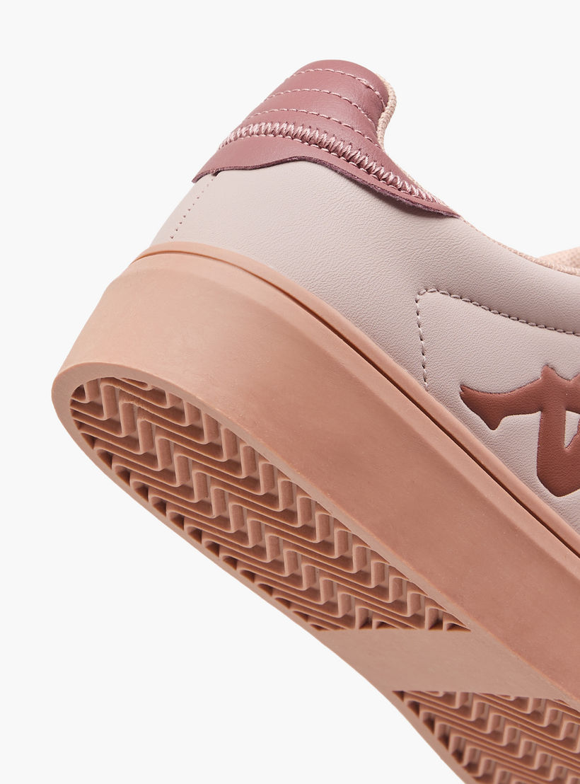 حذاء سنيكرز بنقوش شعار ورباط إغلاق للنساء من كابا-women-shoes-sneakers-image-5