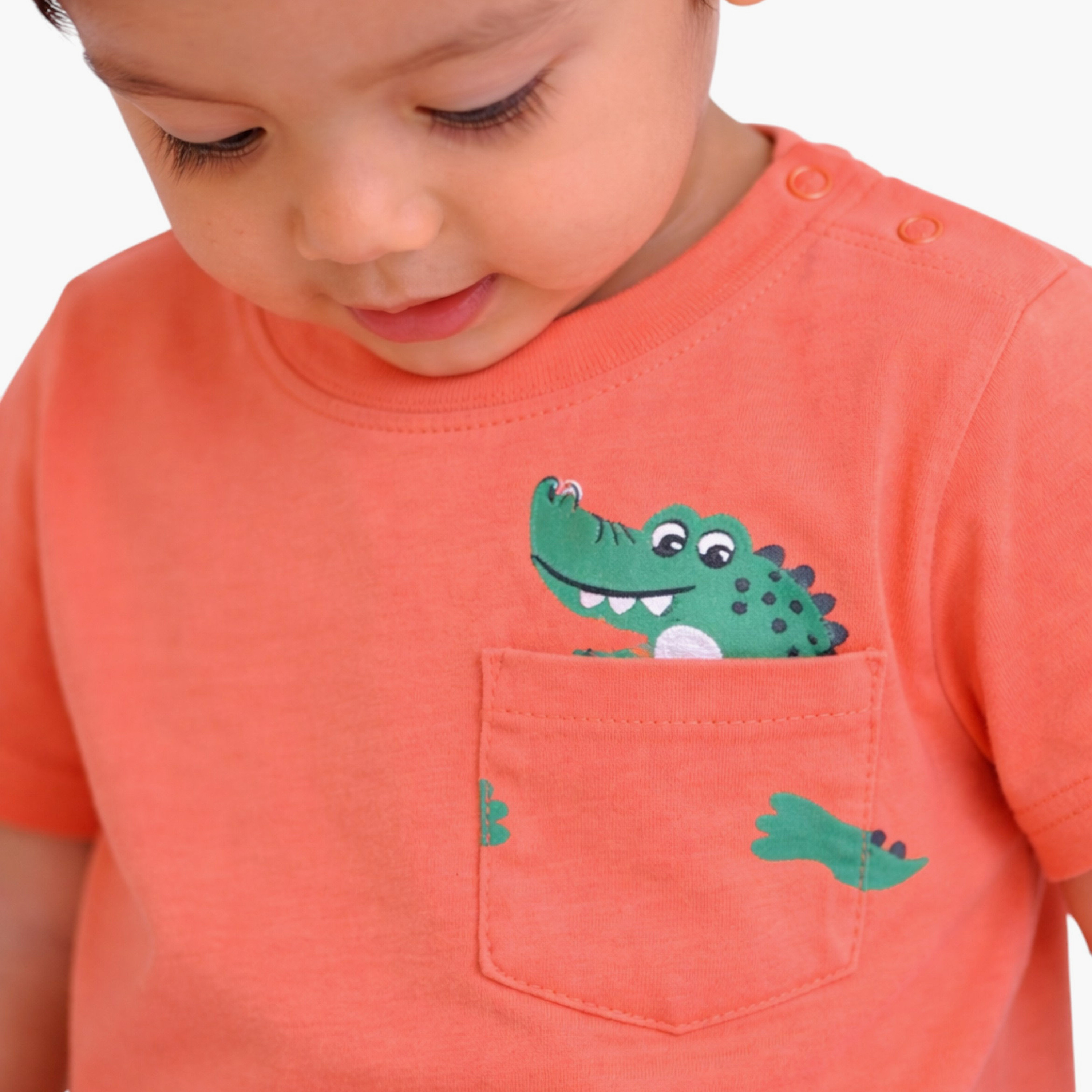 طقم مكون من 4 قطع: تي شيرتات بأكمام قصيرة ورسومات، وبنطلون مع شورت من فيكتور آند جين-boys-clothing-setsandcoords-image-4