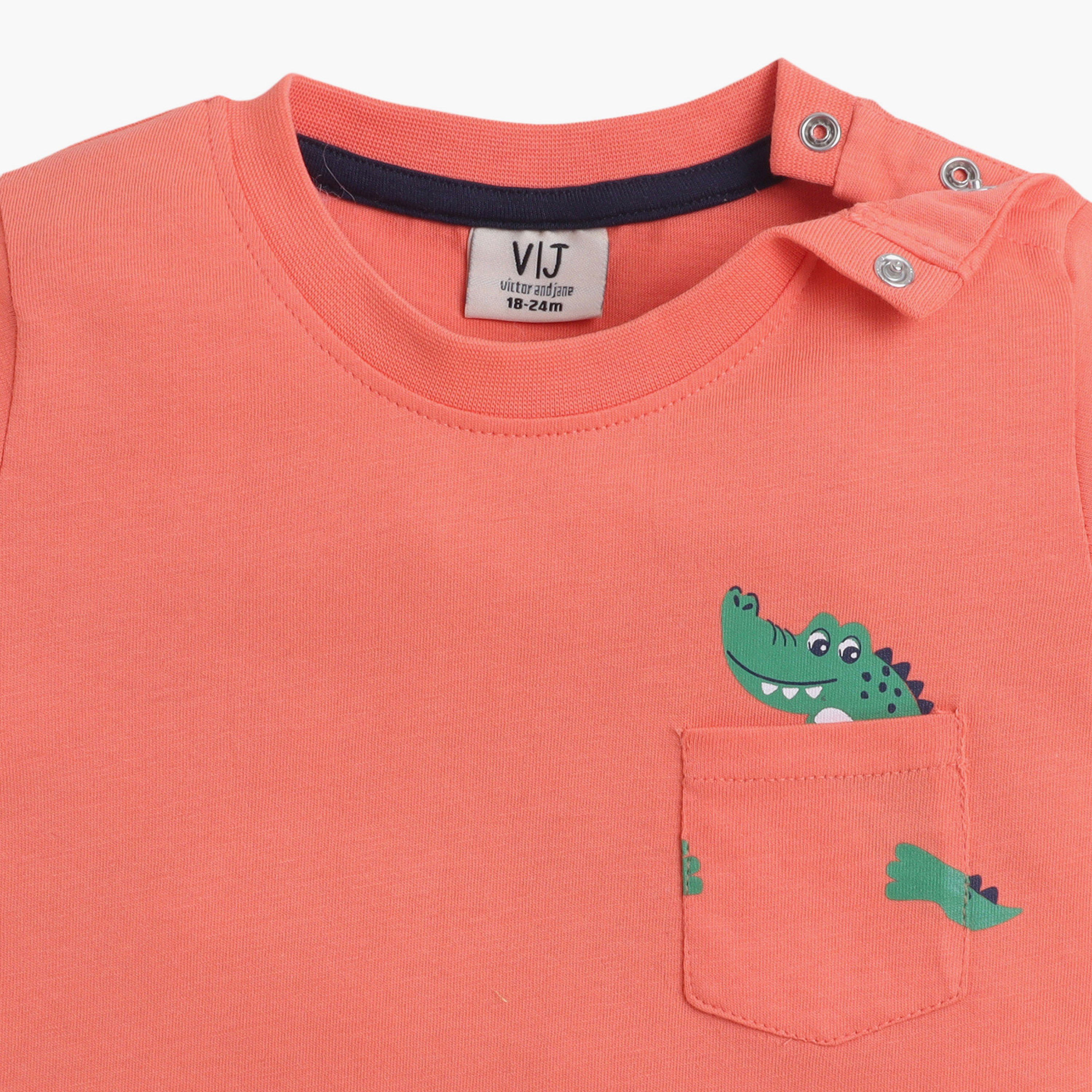 طقم مكون من 4 قطع: تي شيرتات بأكمام قصيرة ورسومات، وبنطلون مع شورت من فيكتور آند جين-boys-clothing-setsandcoords-image-6