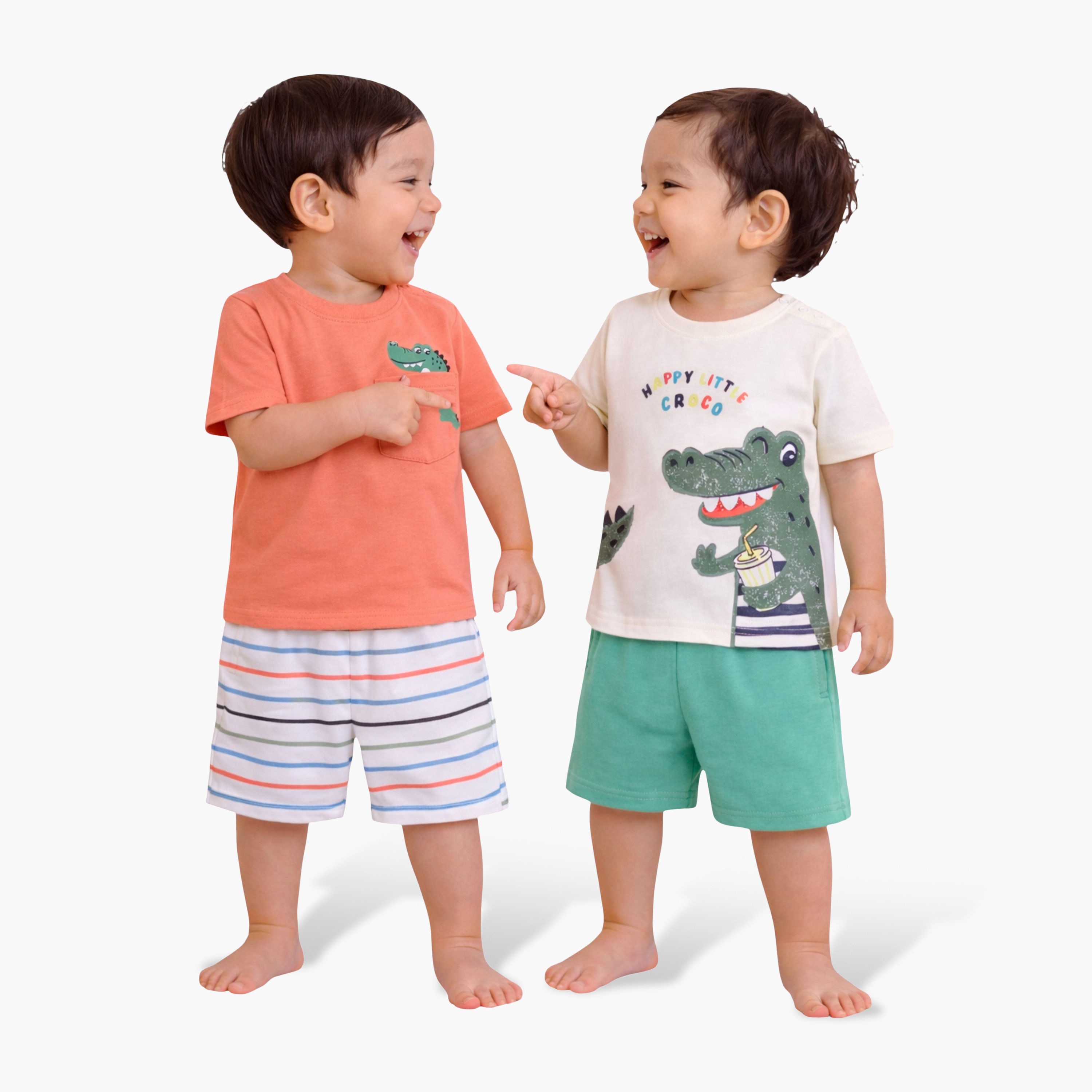 طقم مكون من 4 قطع: تي شيرتات بأكمام قصيرة ورسومات، وبنطلون مع شورت من فيكتور آند جين-boys-clothing-setsandcoords-image-9