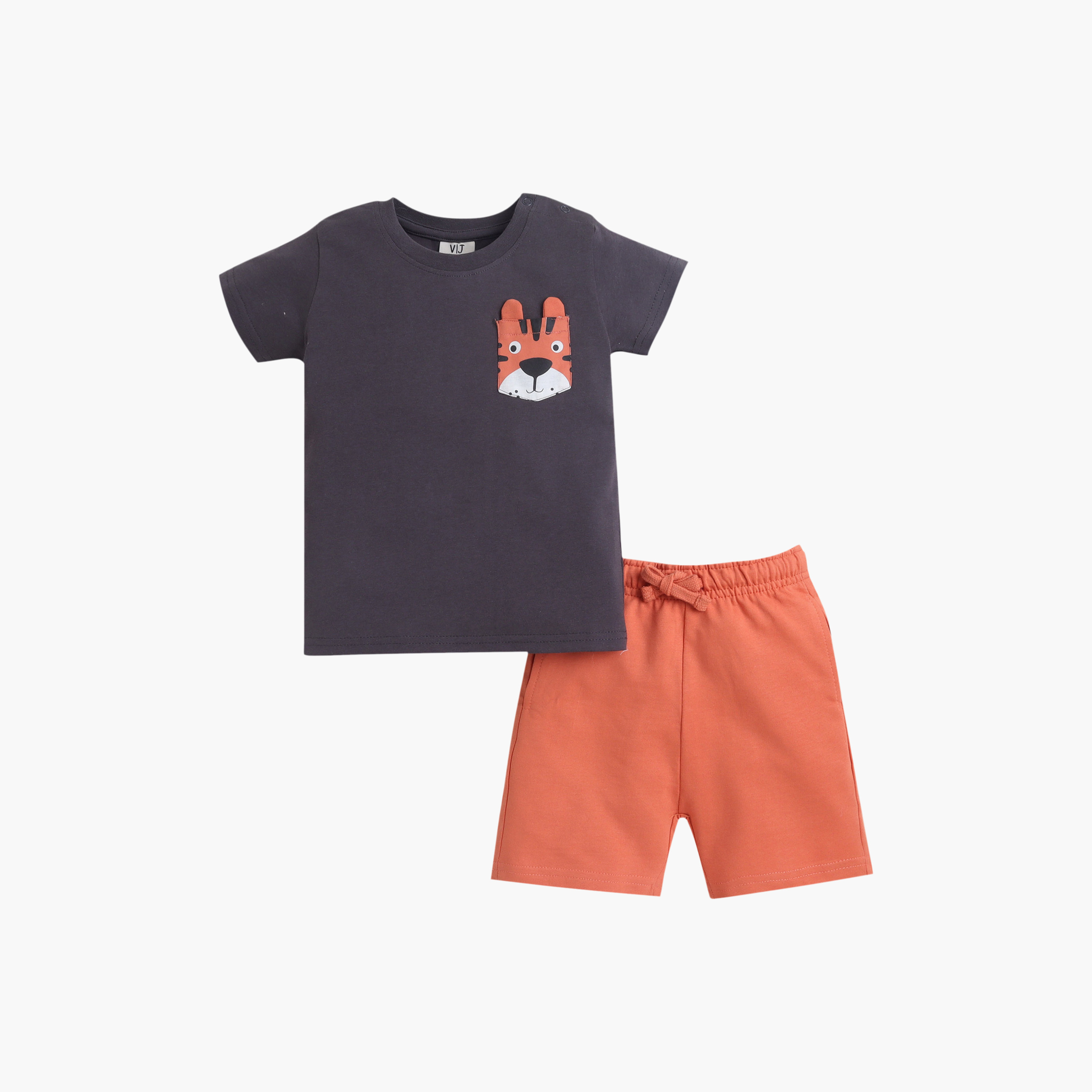 طقم مكون من 4 قطع: تي شيرتات بأكمام قصيرة ورسومات، وبنطلون مع شورت من فيكتور آند جين-boys-clothing-setsandcoords-image-10