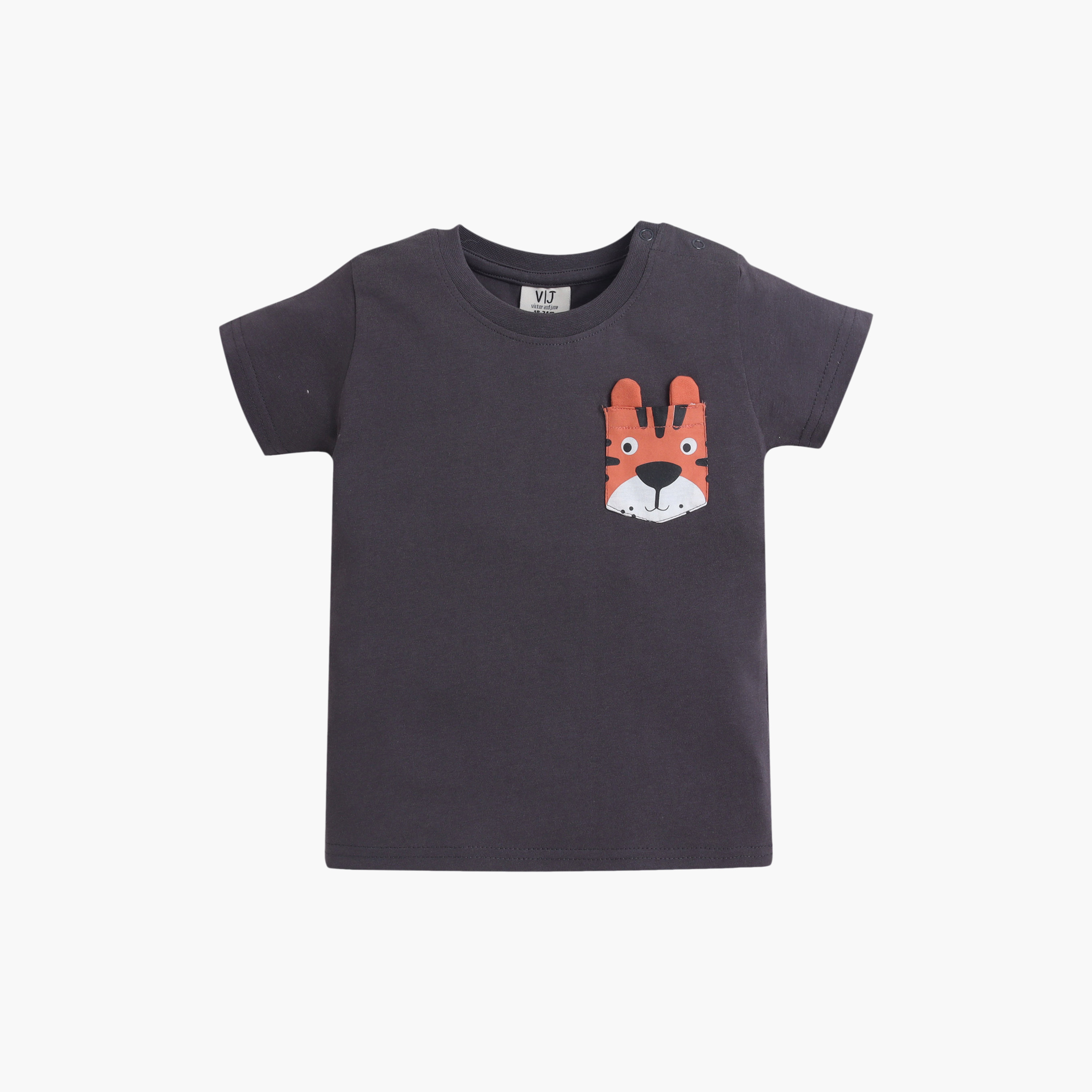 طقم مكون من 4 قطع: تي شيرتات بأكمام قصيرة ورسومات، وبنطلون مع شورت من فيكتور آند جين-boys-clothing-setsandcoords-image-12