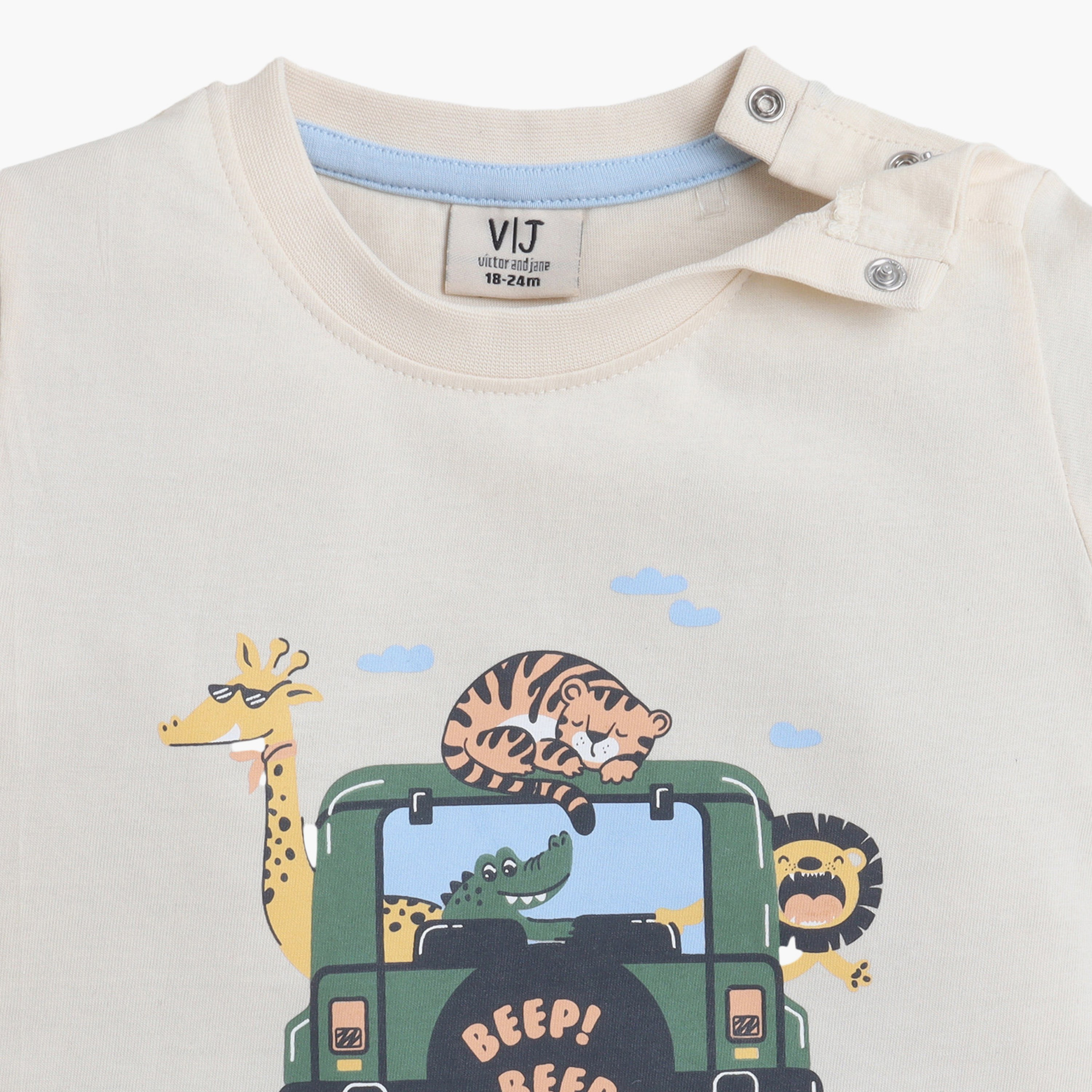 طقم مكون من 4 قطع: تي شيرتات بأكمام قصيرة ورسومات، وبنطلون مع شورت من فيكتور آند جين-boys-clothing-setsandcoords-image-2