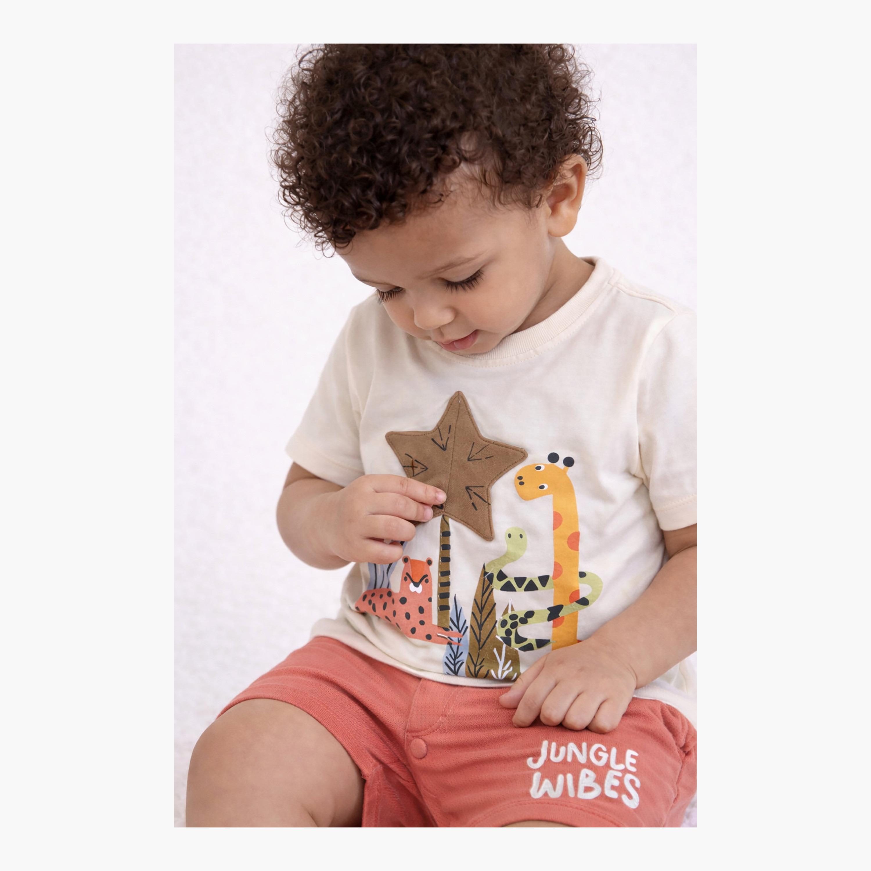طقم تي شيرت بطبعة حيوانات السفاري وشورت برباط خصر من فيكتور آند جين-boys-clothing-setsandcoords-image-5