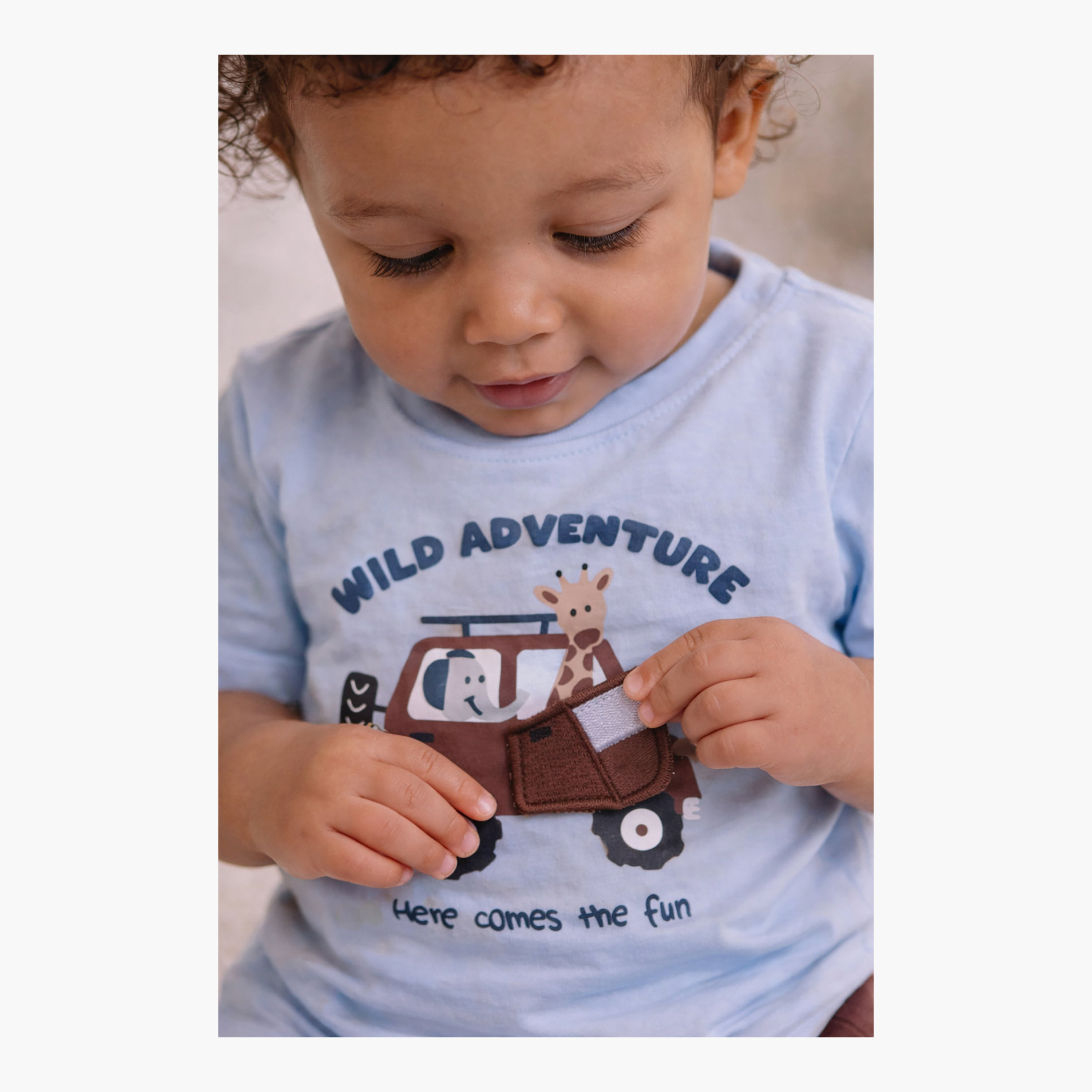 طقم تي شيرت تفاعلي بتصميم "باب سيارة" وشورت من فيكتور آند جين-boys-clothing-setsandcoords-image-6